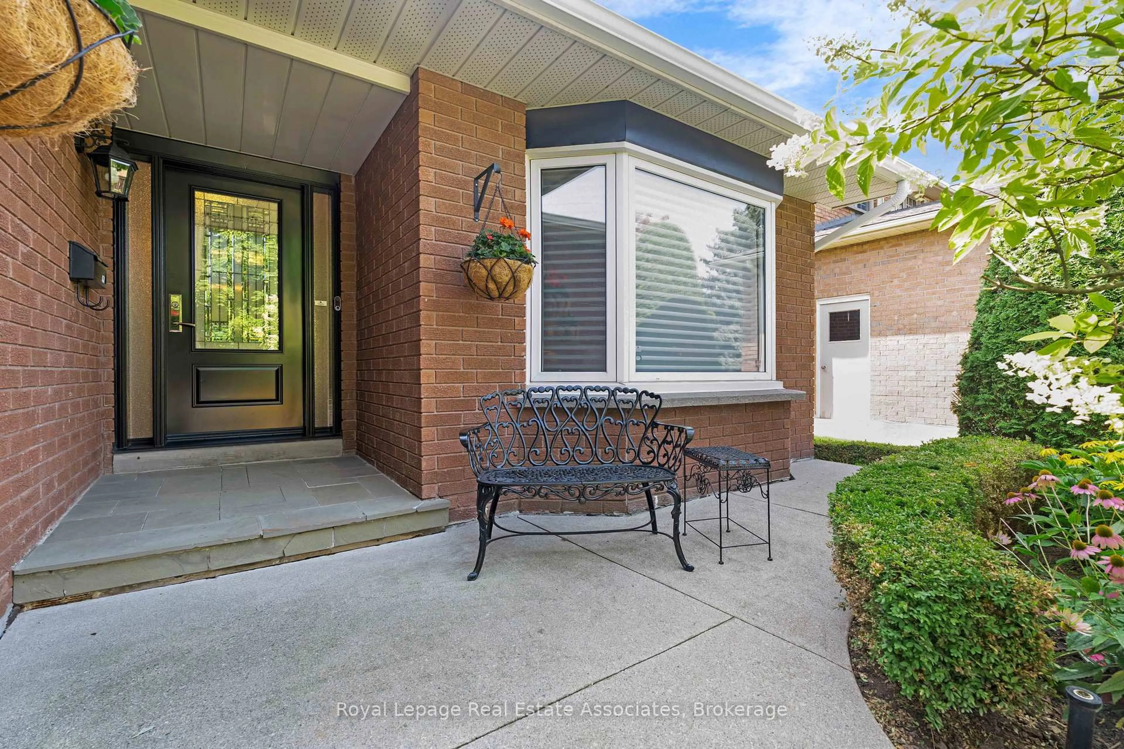 Unknown for 1202 Monks Passage, Oakville Ontario L6M 1M2
