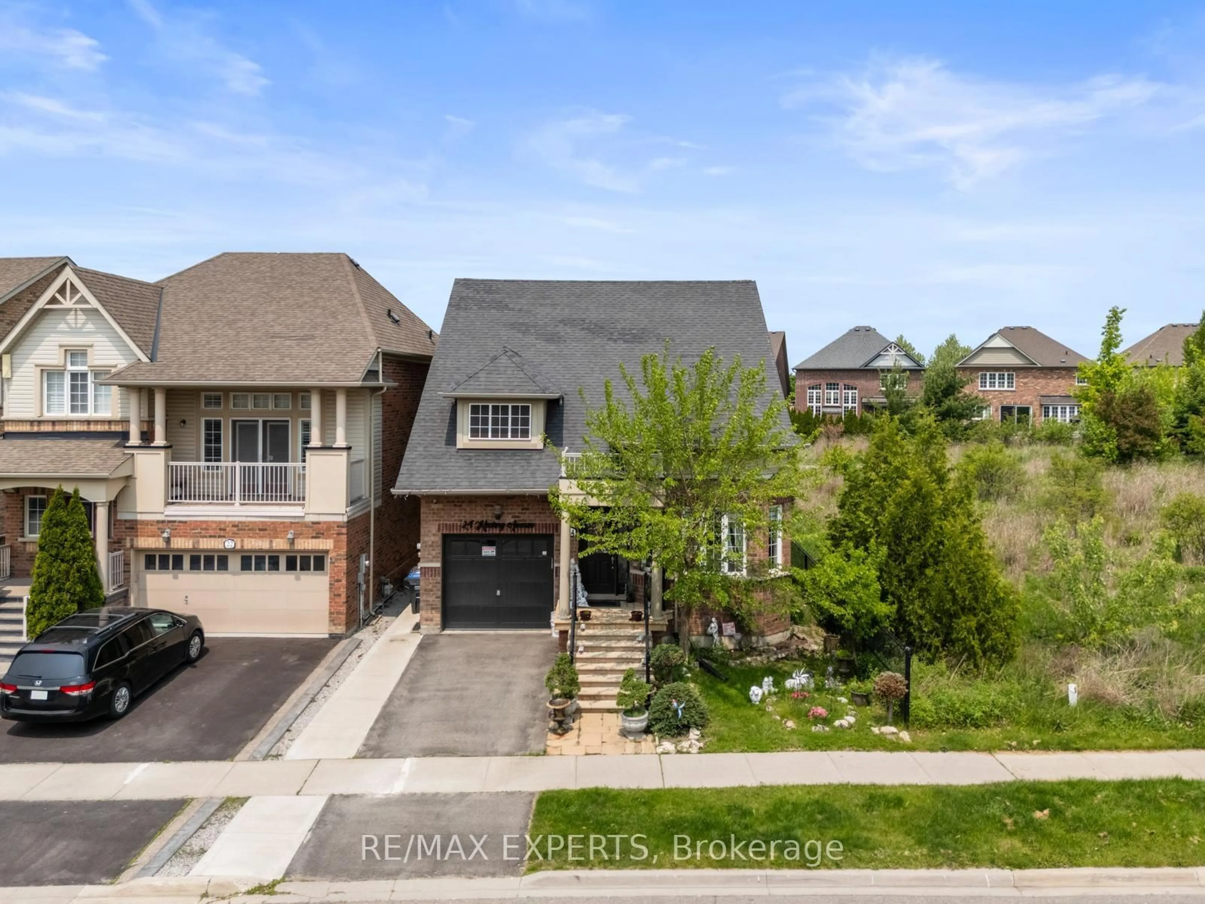A pic from outside/outdoor area/front of a property/back of a property/a pic from drone, street for 24 Kearny Ave, Caledon Ontario L7C 3N9