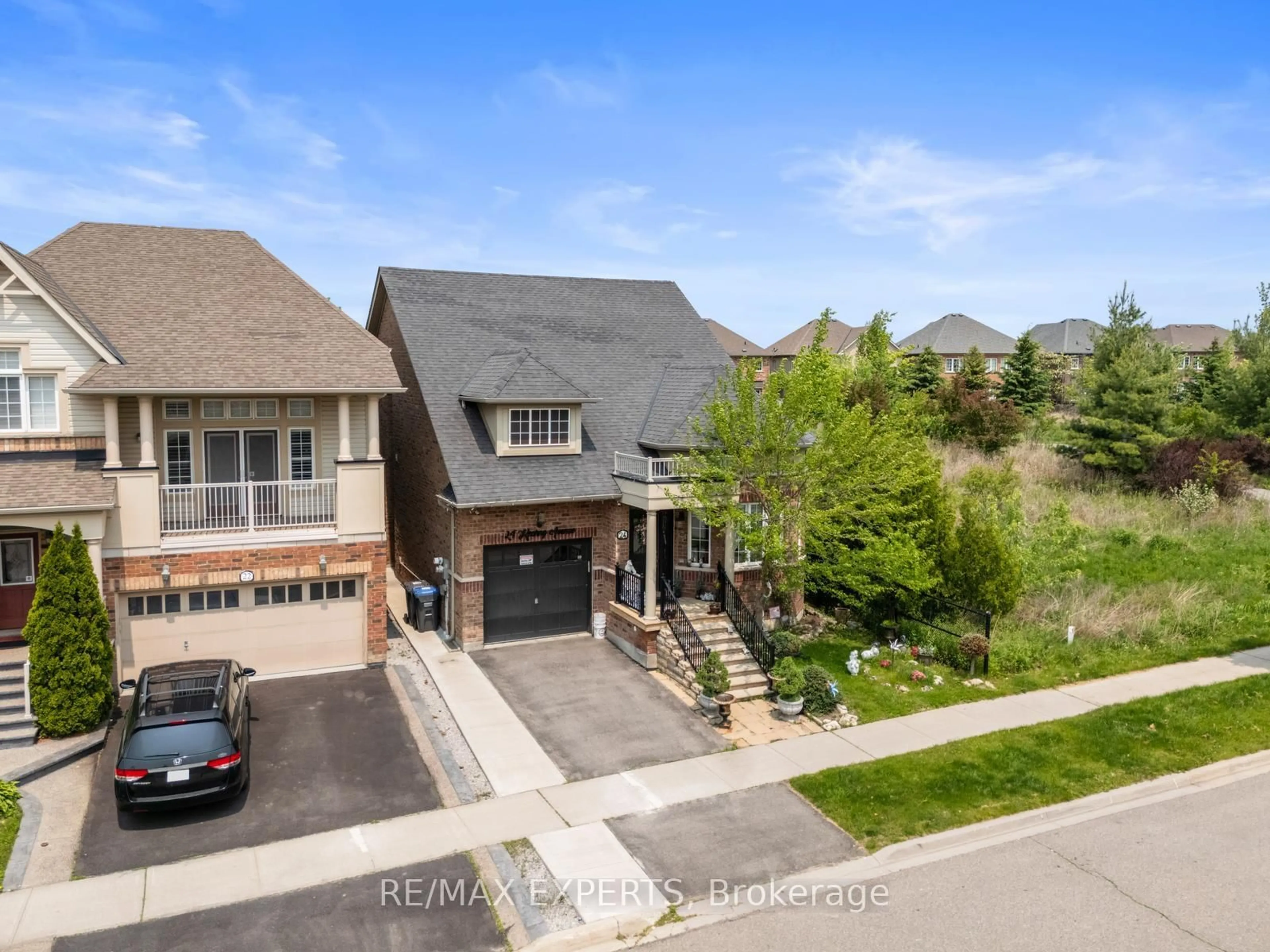 A pic from outside/outdoor area/front of a property/back of a property/a pic from drone, street for 24 Kearny Ave, Caledon Ontario L7C 3N9