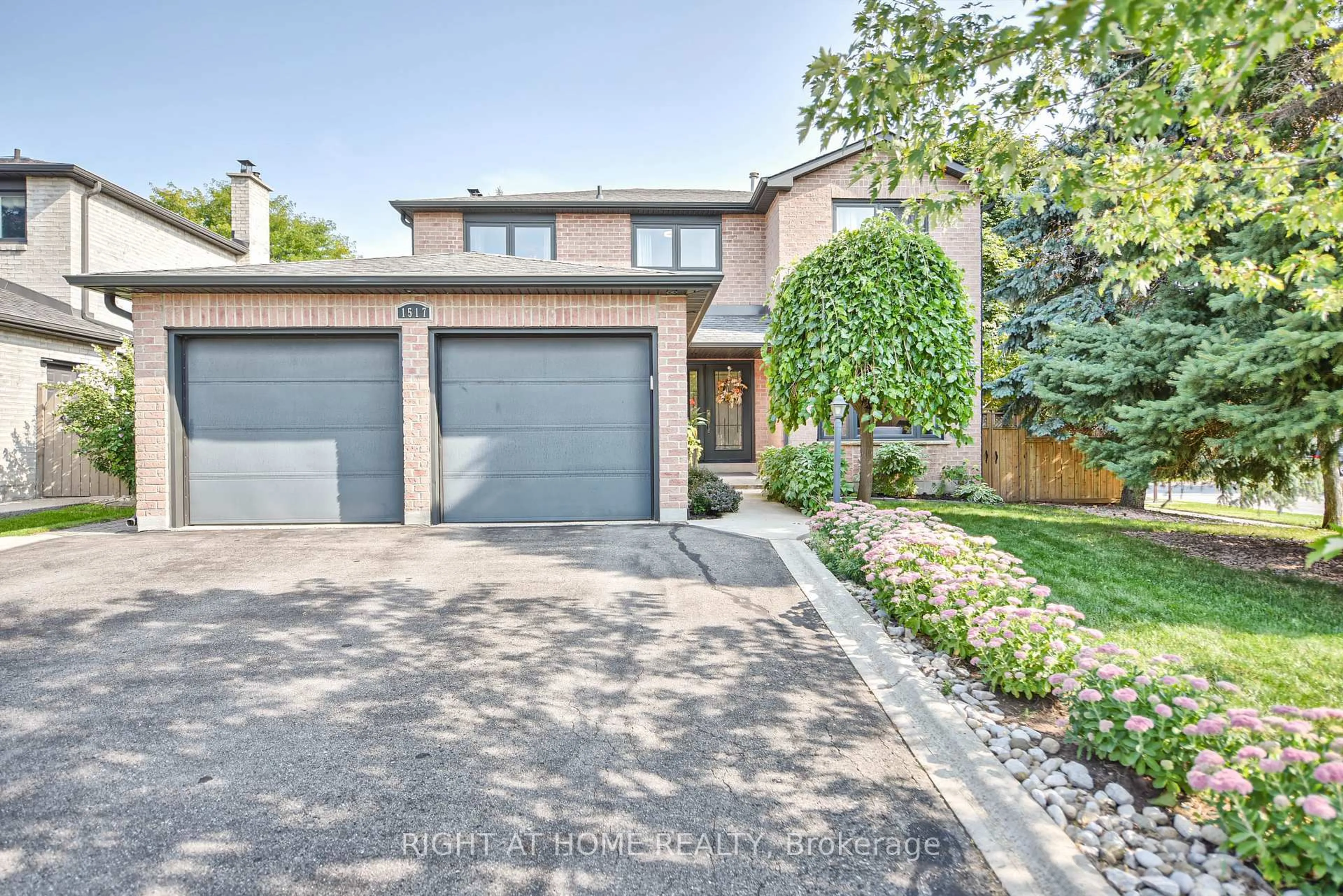 Home with brick exterior material, street for 1517 Queensbury Cres, Oakville Ontario L6H 4G6