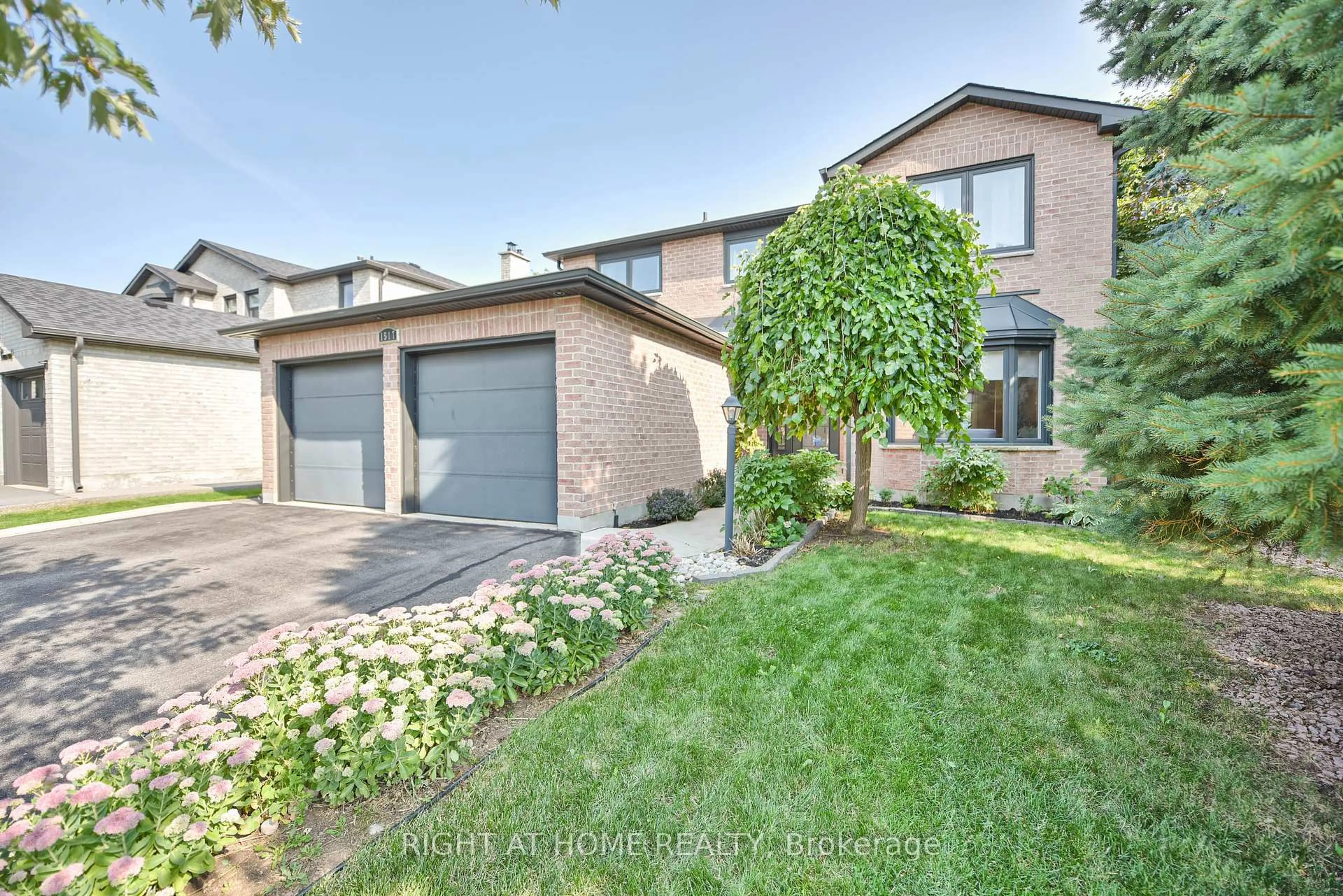 Home with brick exterior material, street for 1517 Queensbury Cres, Oakville Ontario L6H 4G6