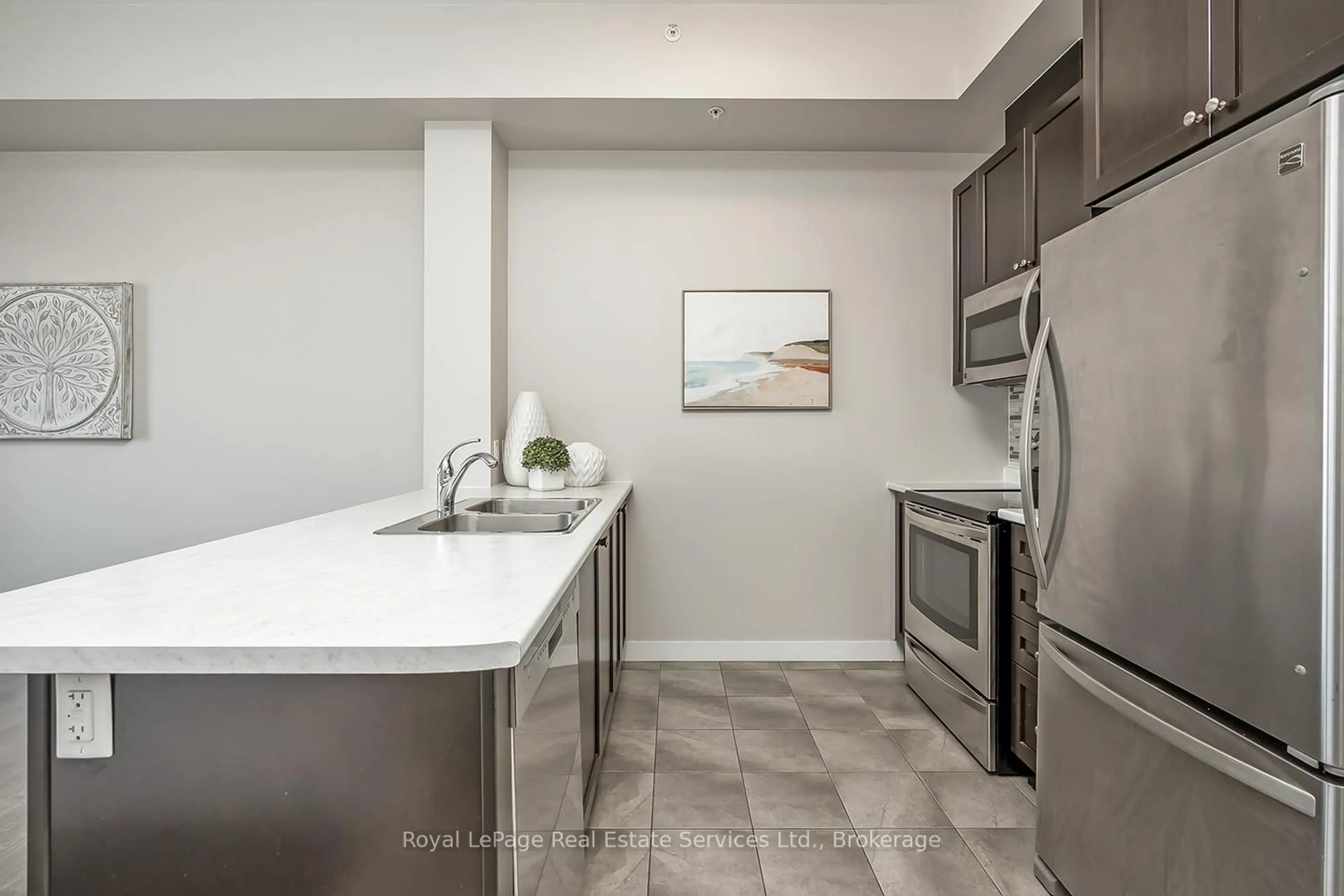 Standard kitchen, ceramic/tile floor for 5010 Corporate Dr #405, Burlington Ontario L7L 0H6