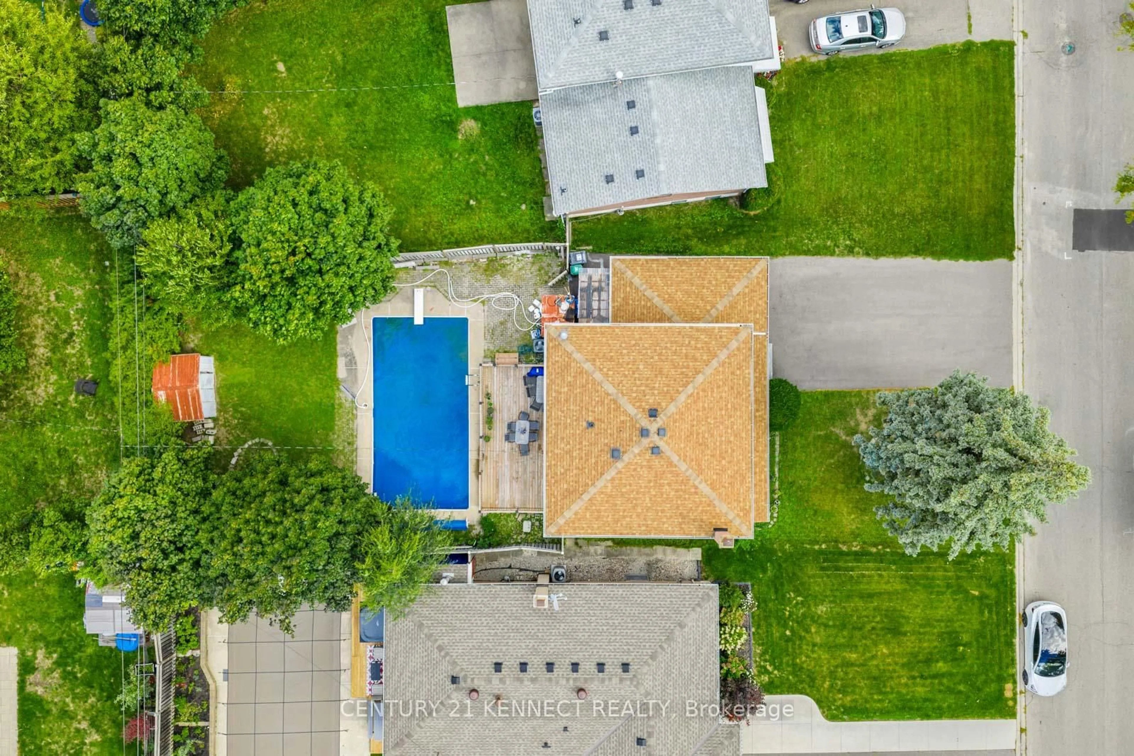 A pic from outside/outdoor area/front of a property/back of a property/a pic from drone, street for 55 Braemar Dr, Brampton Ontario L6T 2L5