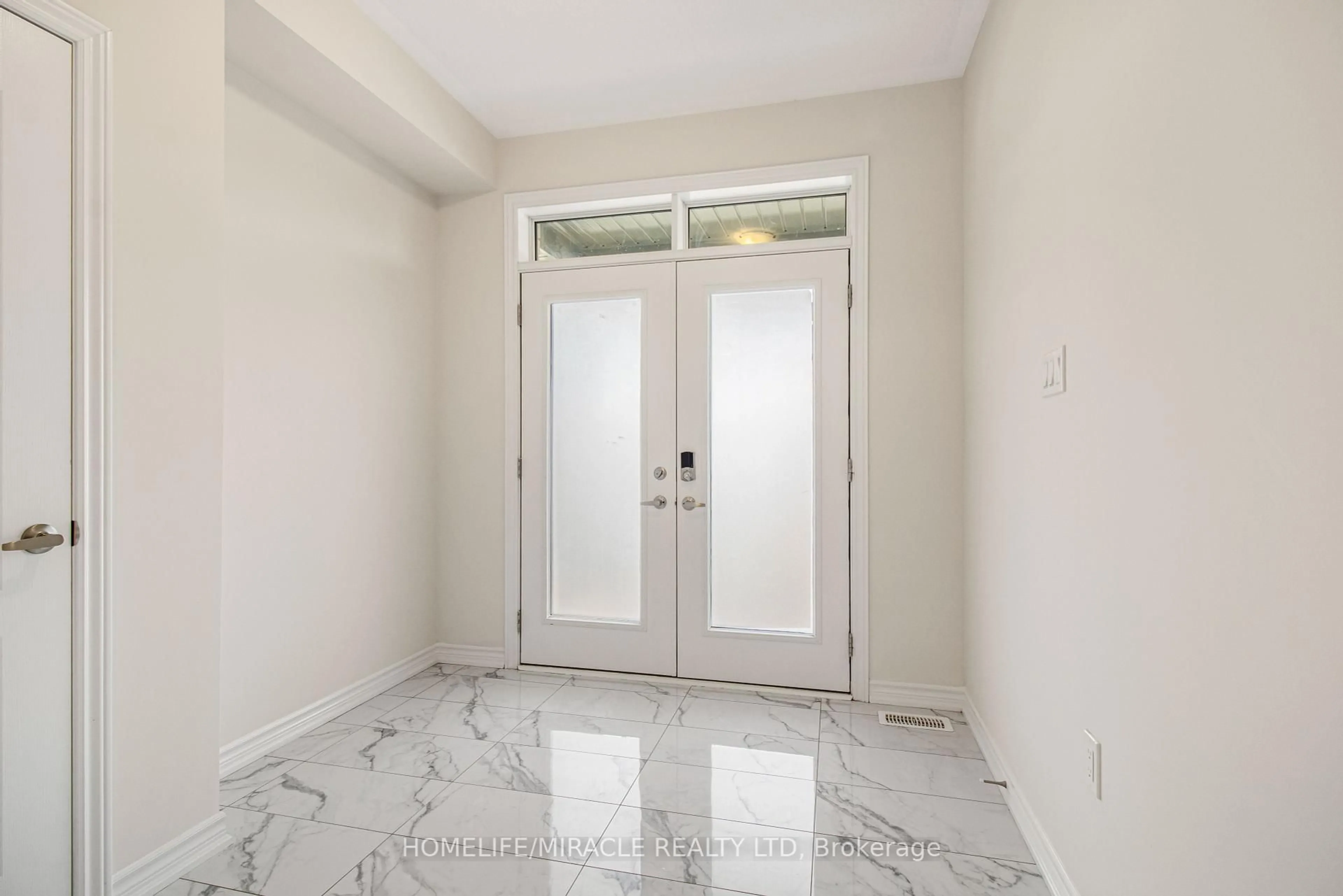 Indoor entryway for 63 Lipscott Dr, Caledon Ontario L7C 4K1