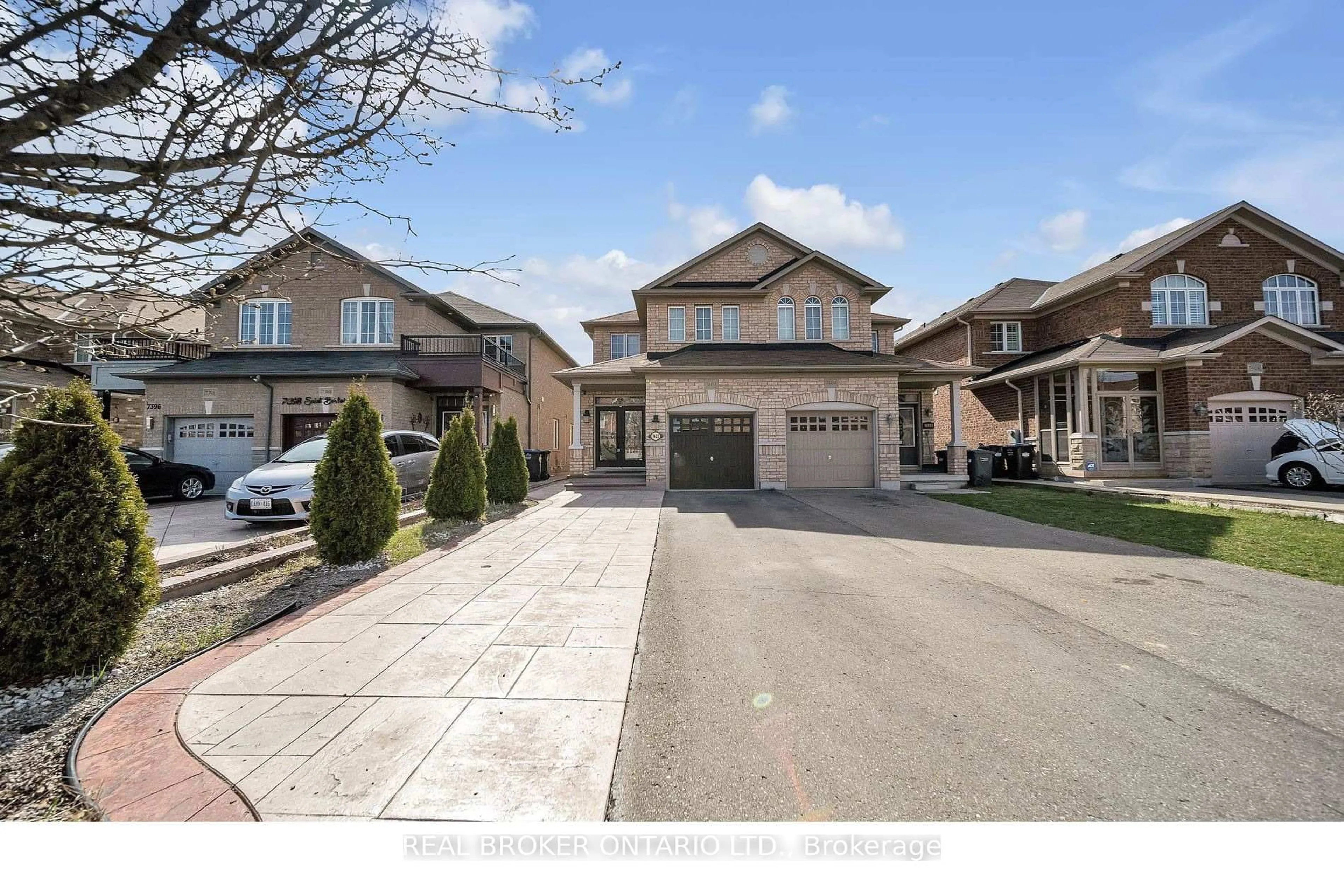 A pic from outside/outdoor area/front of a property/back of a property/a pic from drone, street for 7402 Saint Barbara Blvd, Mississauga Ontario L5W 0C3