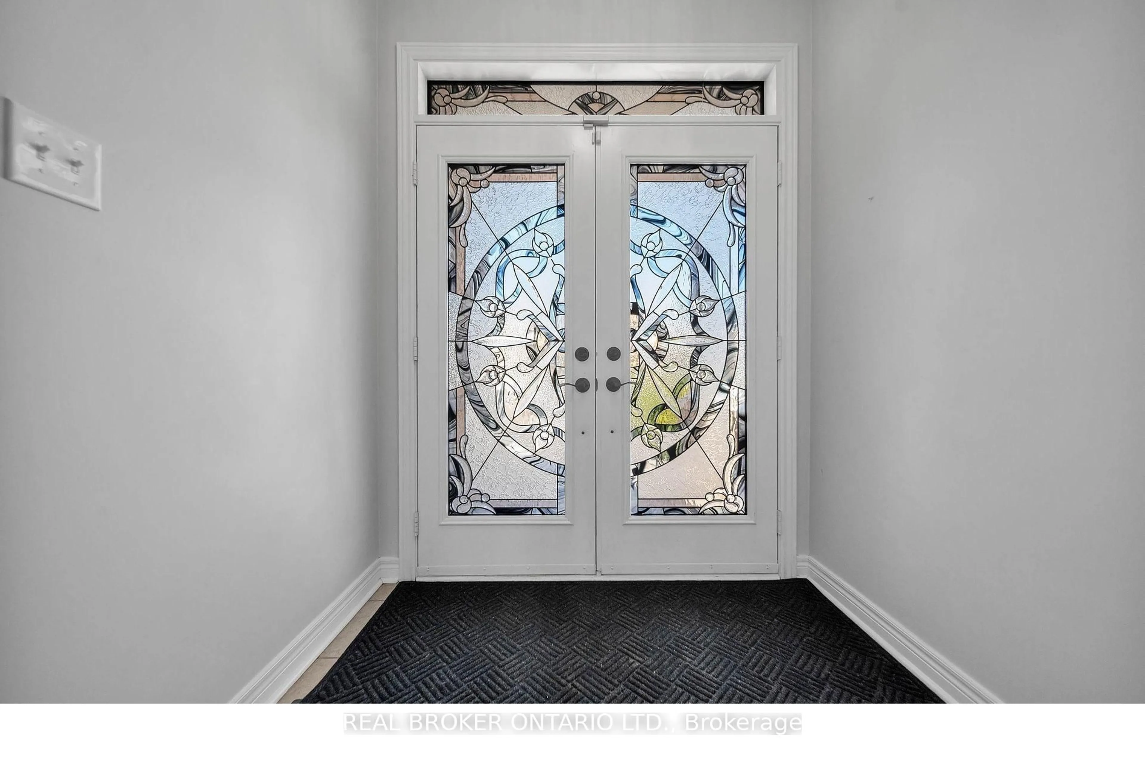 Indoor entryway for 7402 Saint Barbara Blvd, Mississauga Ontario L5W 0C3
