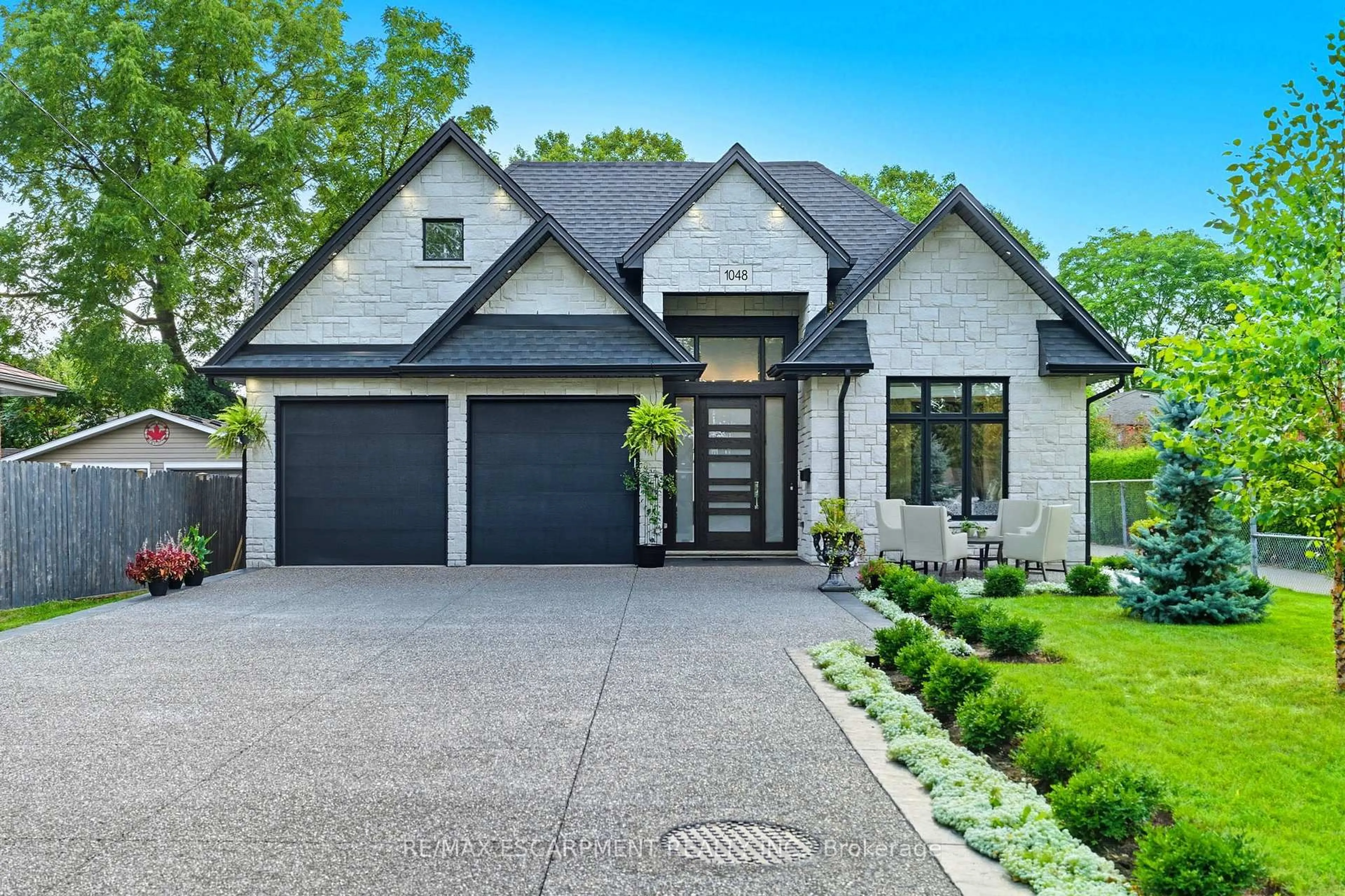Home with brick exterior material, street for 1048 Dovercourt Ave, Burlington Ontario L7T 3C2