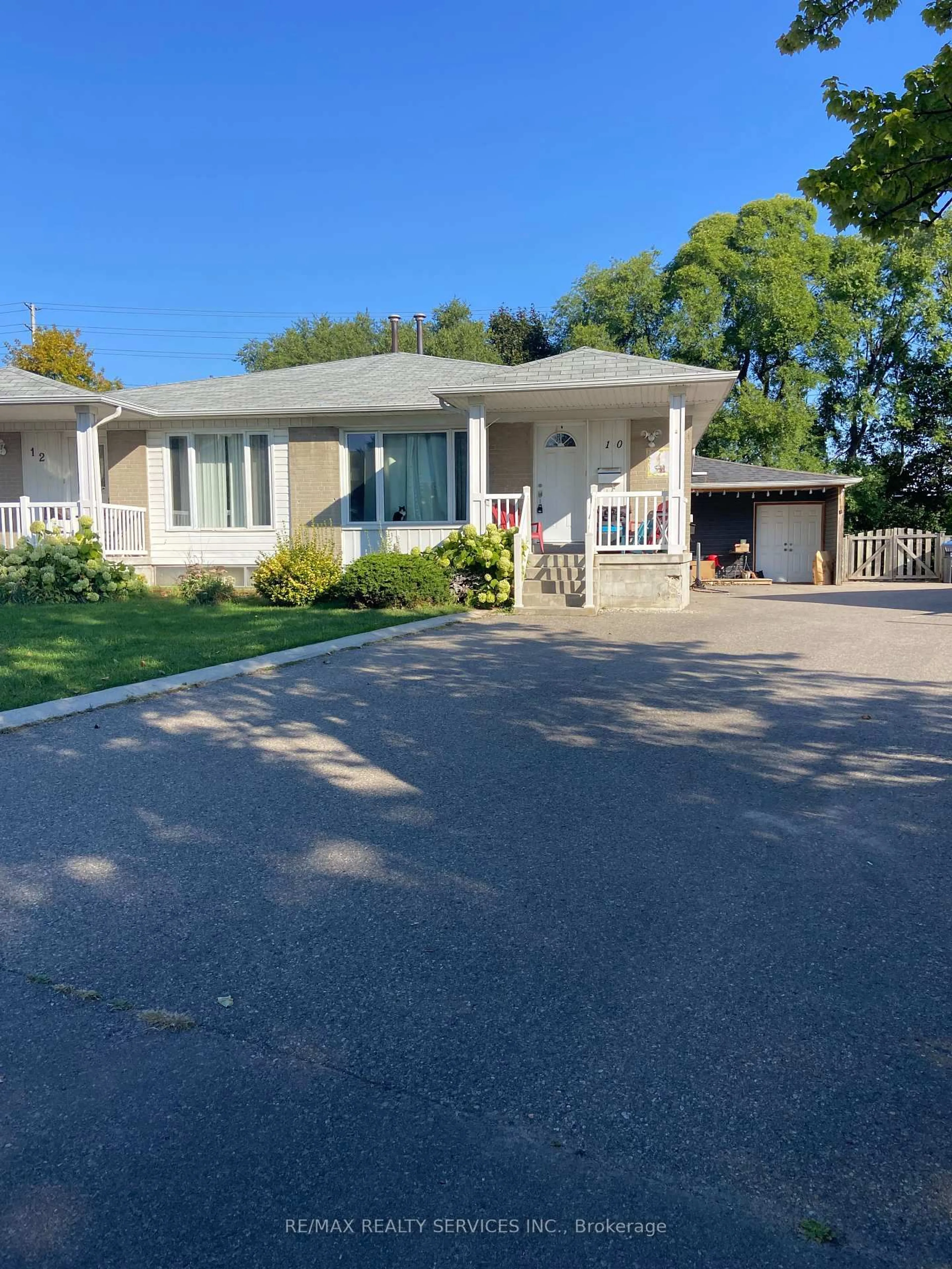 Unknown for 10 Chatsworth Dr, Brampton Ontario L6X 2L9