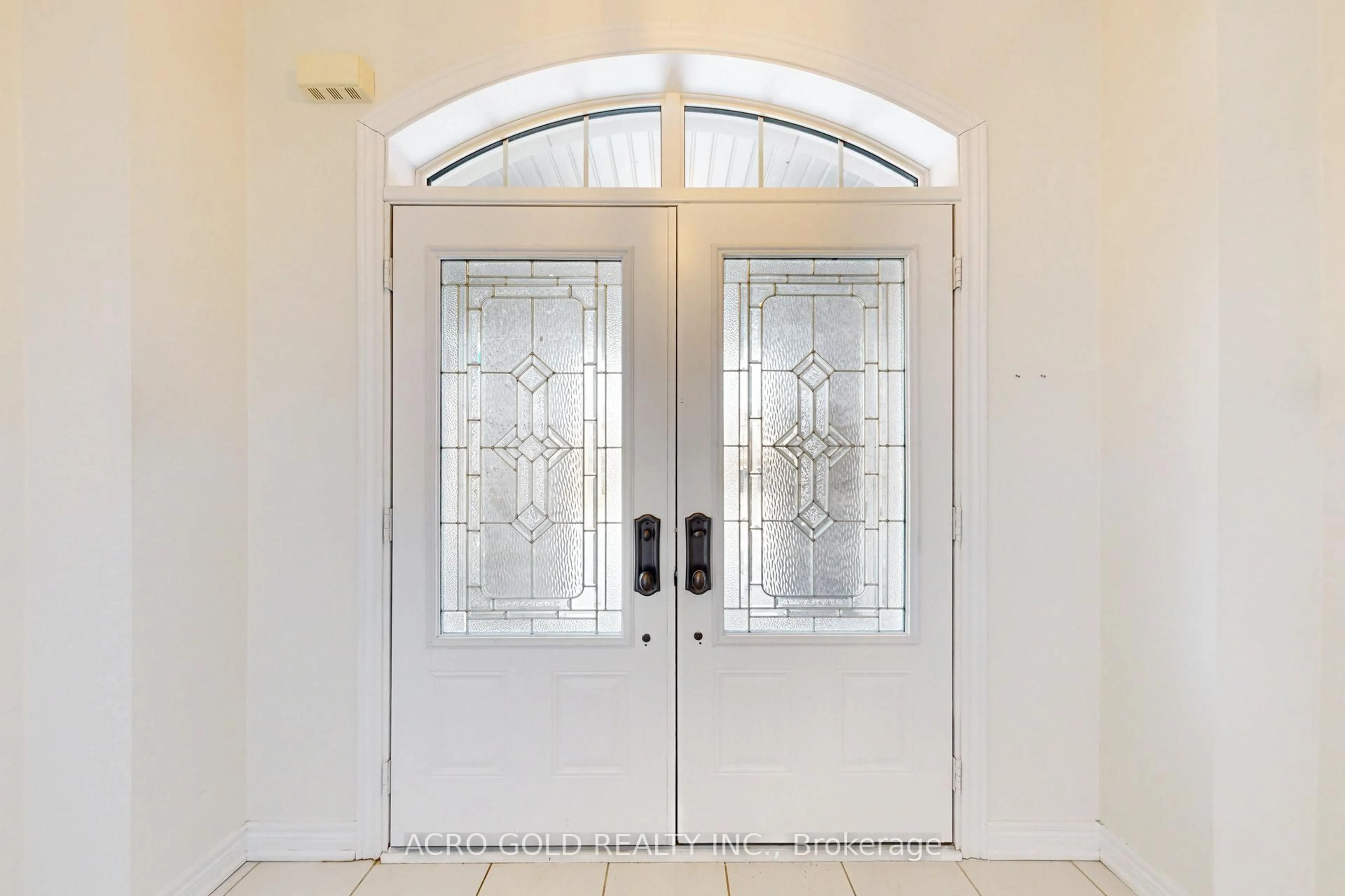 Indoor entryway for 4681 Ray Lane, Burlington Ontario L7M 0N9