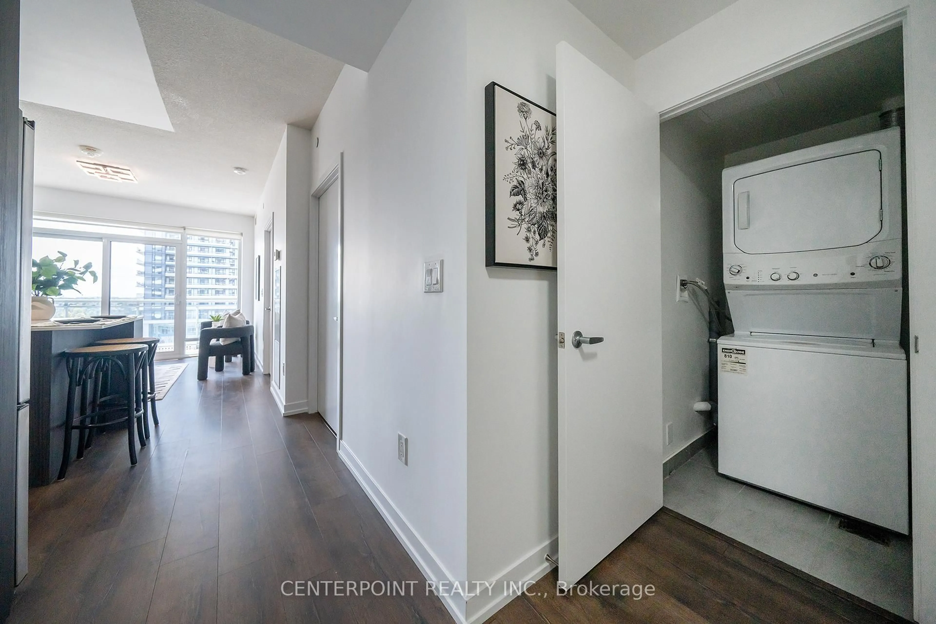 Indoor entryway for 2520 Eglinton Ave #620, Mississauga Ontario L5M 0Y4