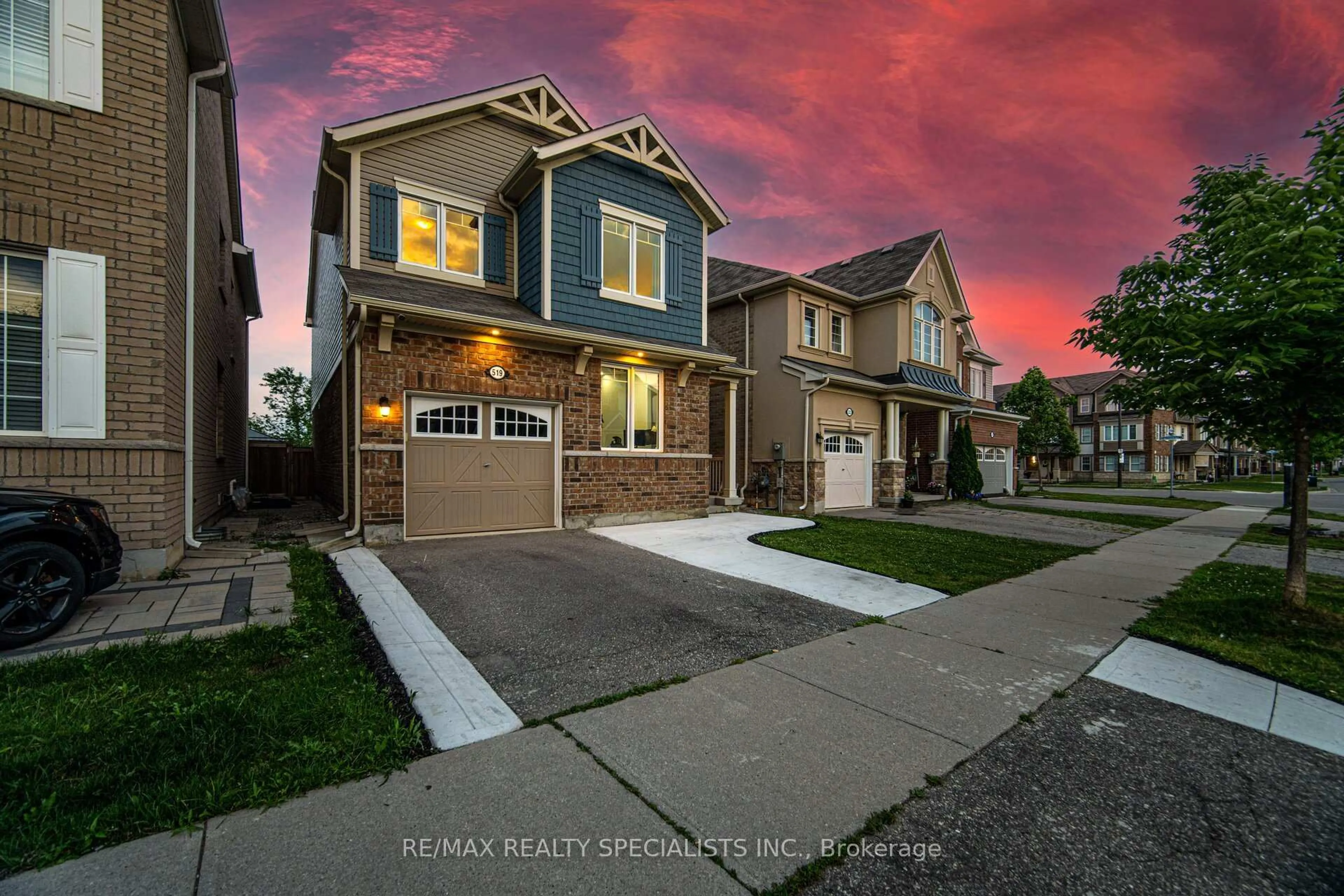 Home with vinyl exterior material, street for 519 English Mill Crt, Milton Ontario L9E 0A5