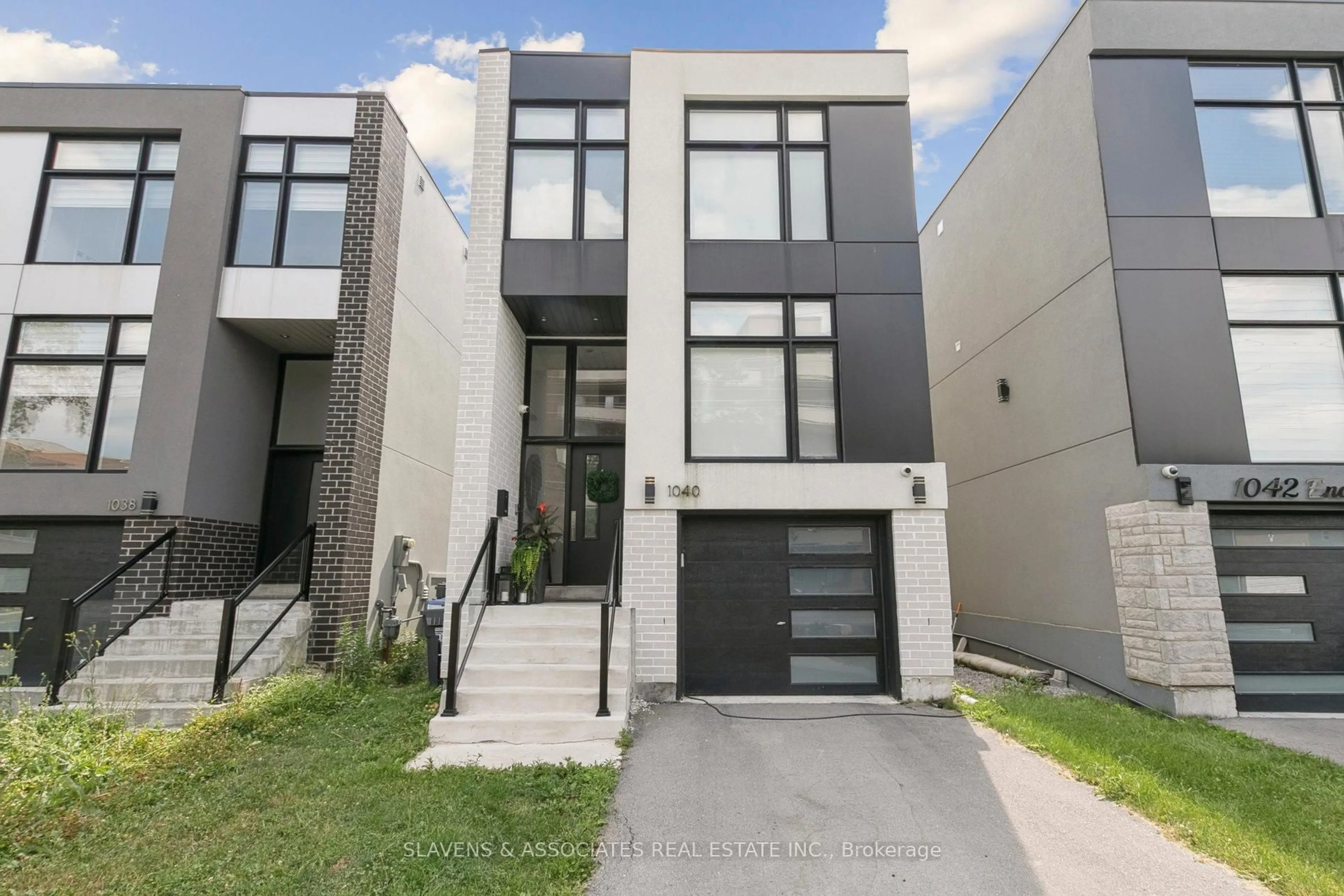 Home with brick exterior material, street for 1040 Enola Ave, Mississauga Ontario L5G 4A9