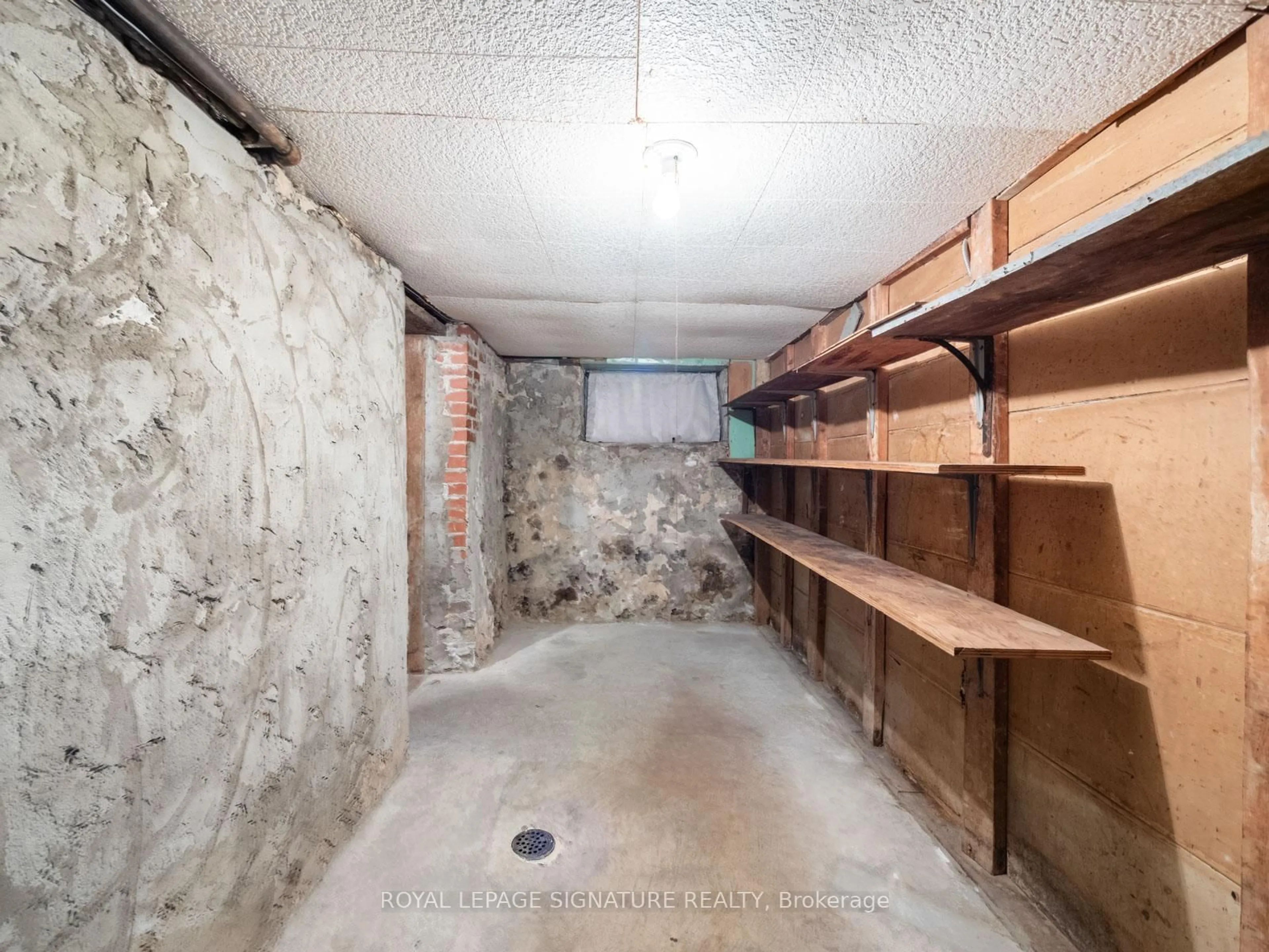 Storage room or clothes room or walk-in closet for 240 Emerson Ave, Toronto Ontario M6H 3T6
