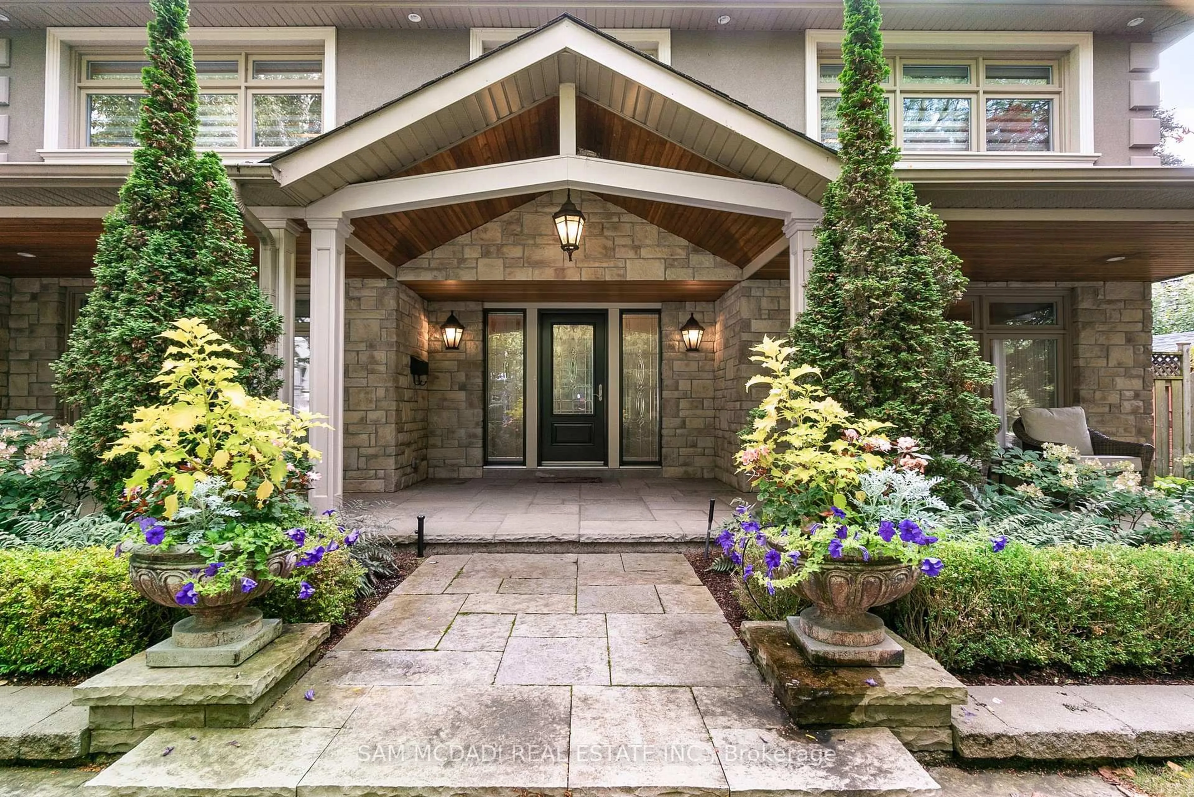 Indoor entryway for 1383 Watersedge Rd, Mississauga Ontario L5J 1A3