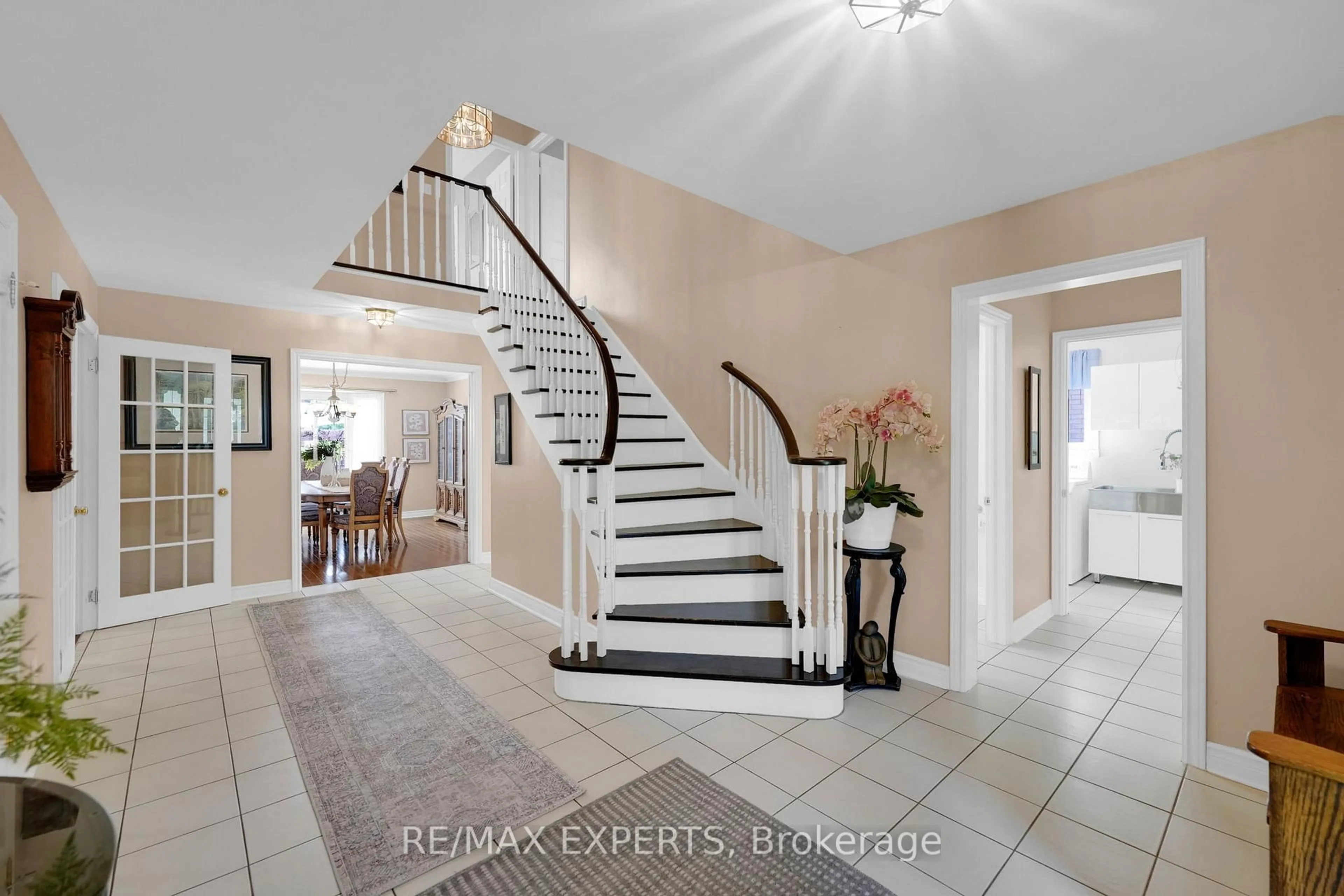 Indoor entryway for 60 Taylorwood Ave, Caledon Ontario L7E 1J5