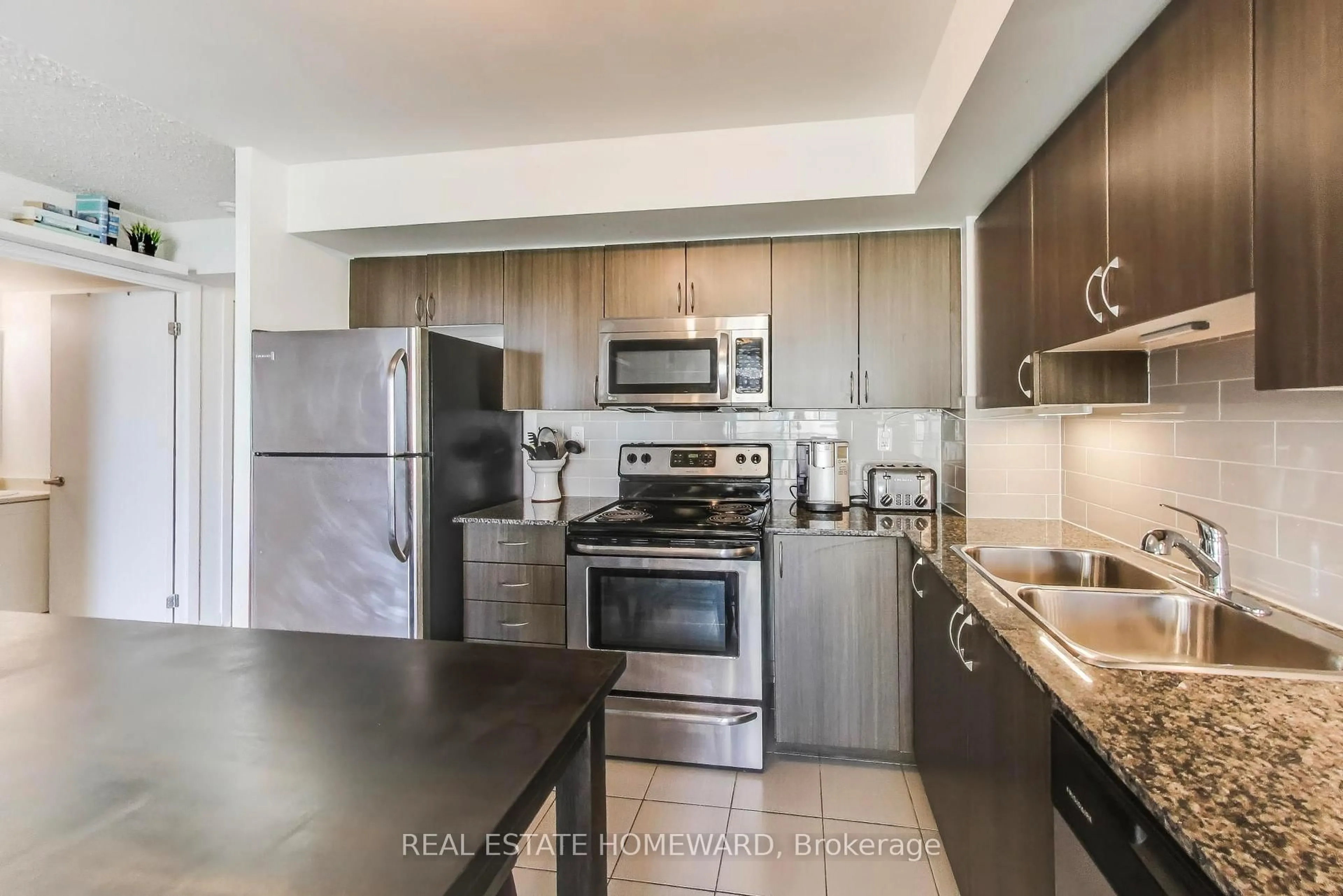 Standard kitchen, unknown for 816 Lansdowne Ave #406, Toronto Ontario M6H 4K6