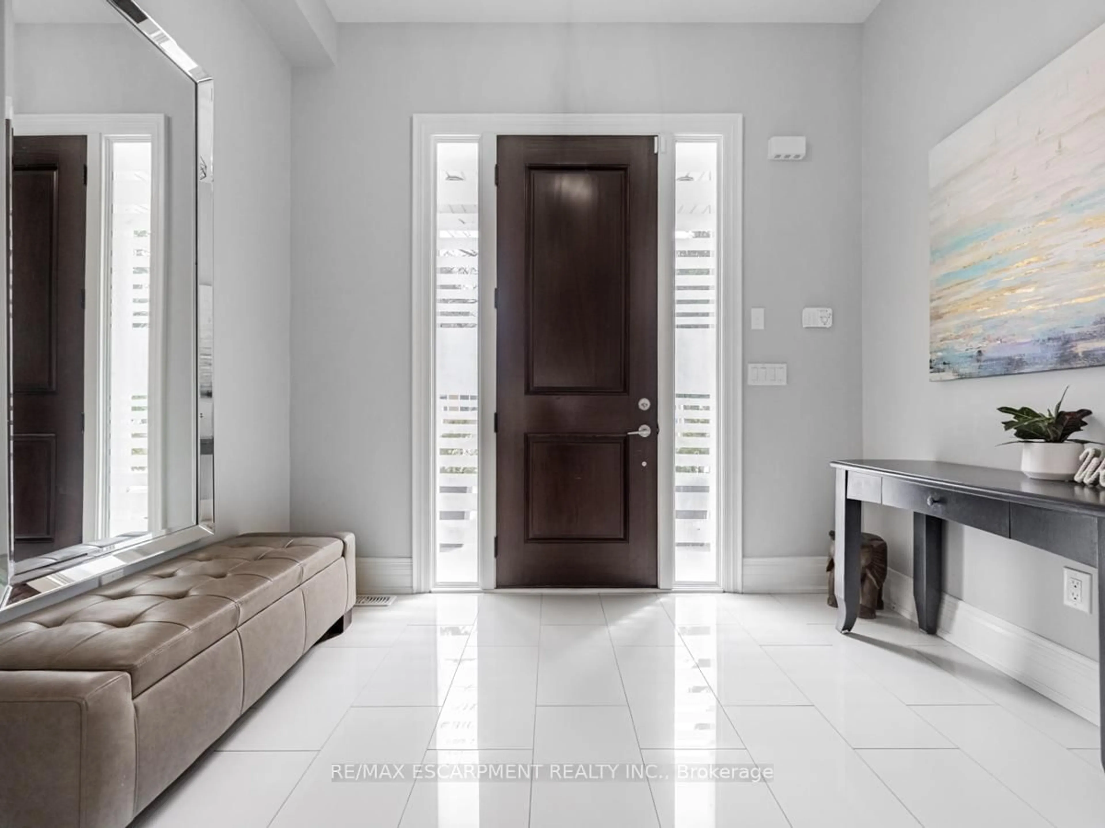 Indoor entryway for 2541 Kate Common, Oakville Ontario L6L 0E9