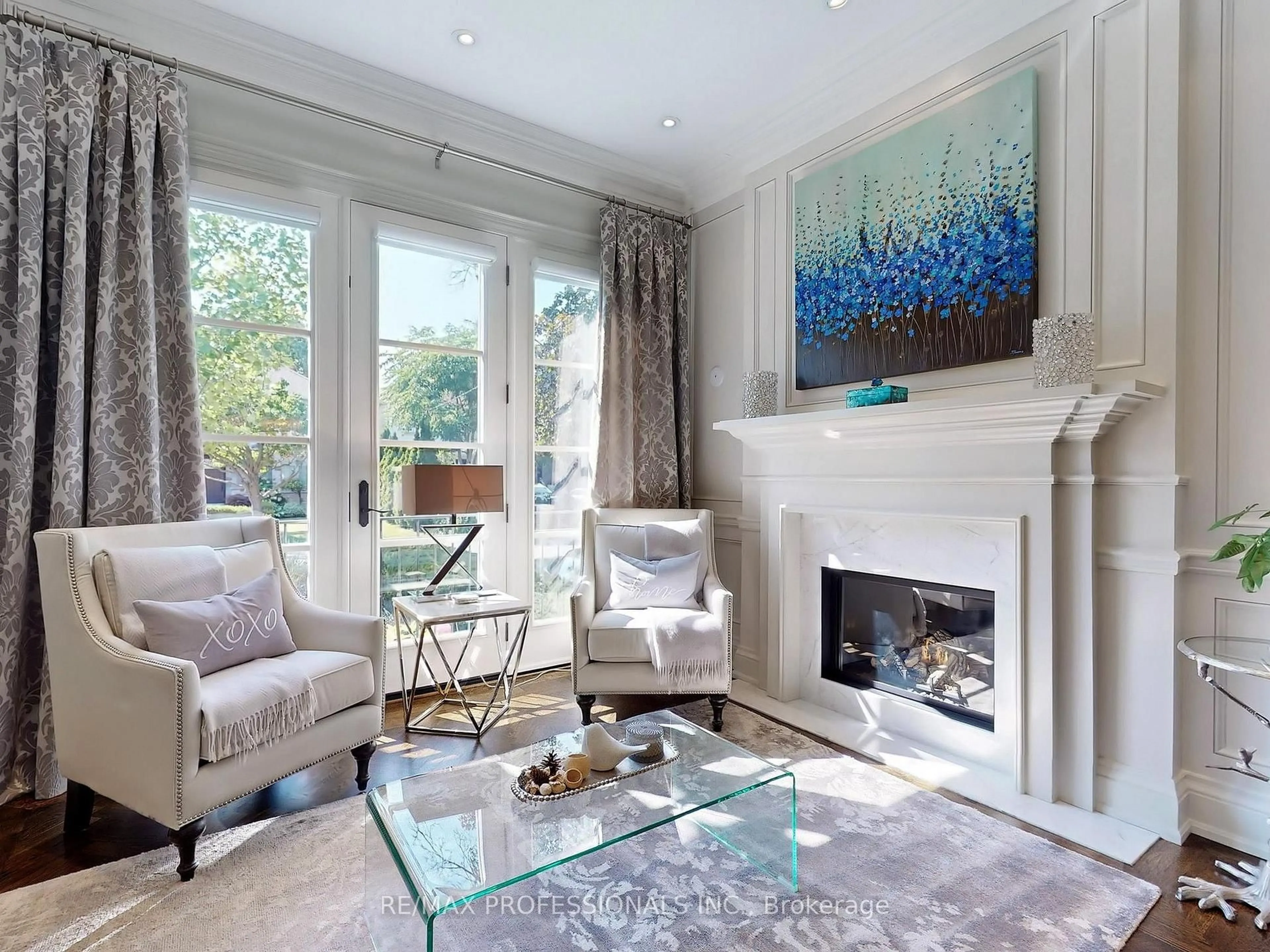 Living room with furniture, unknown for 25 Humbervale Blvd, Toronto Ontario M8Y 3P3