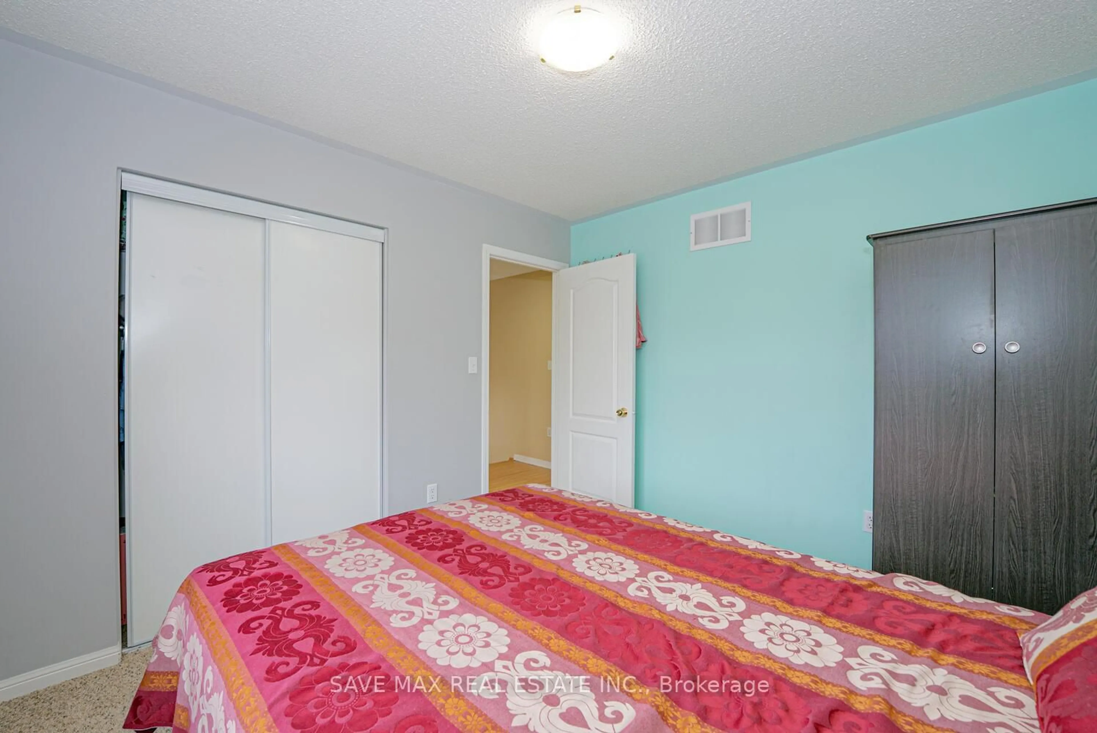 A pic of a room for 114 Decker Hollow Circ, Brampton Ontario L6X 0L5