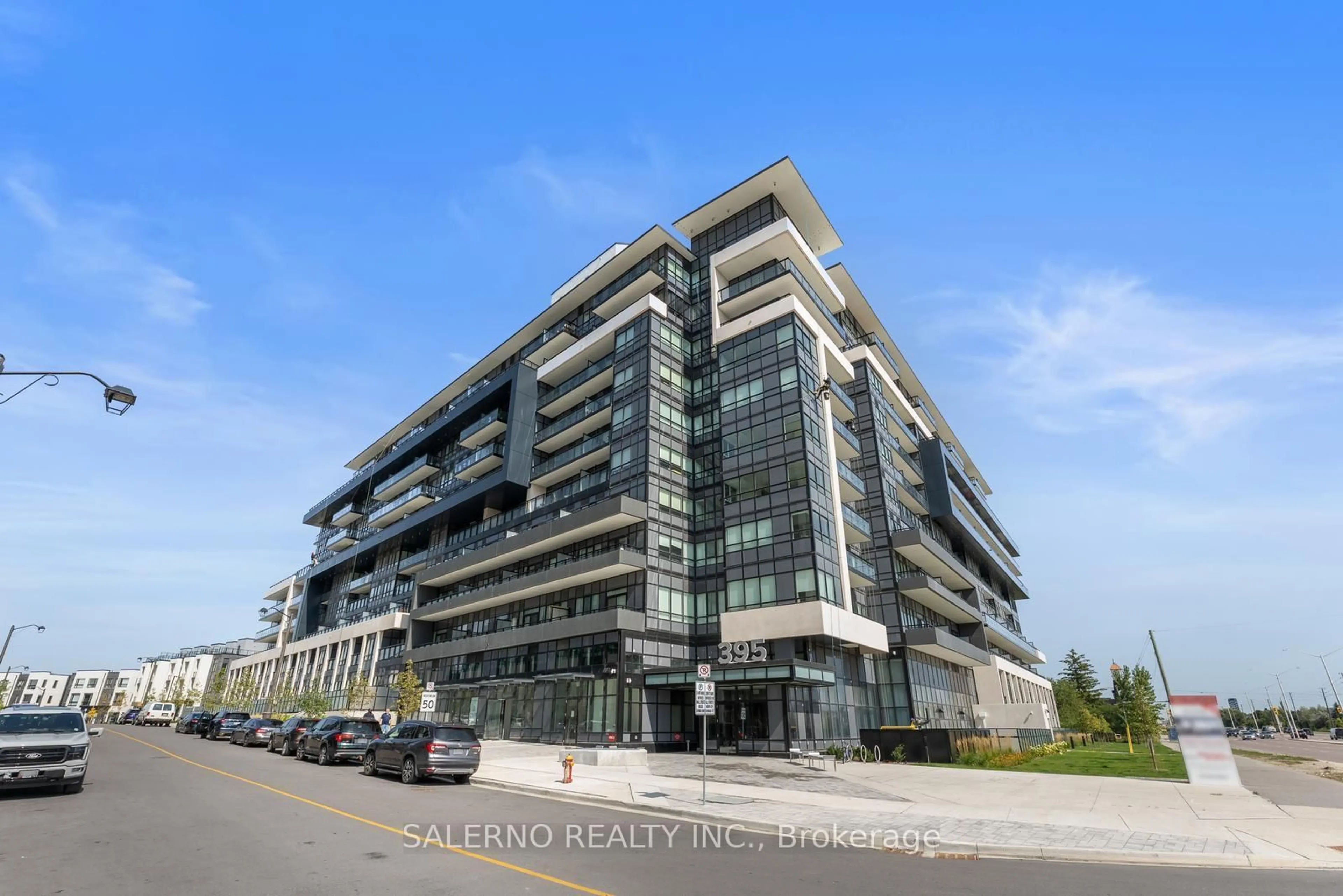 Indoor foyer for 395 Dundas St #612, Oakville Ontario L6M 5R8