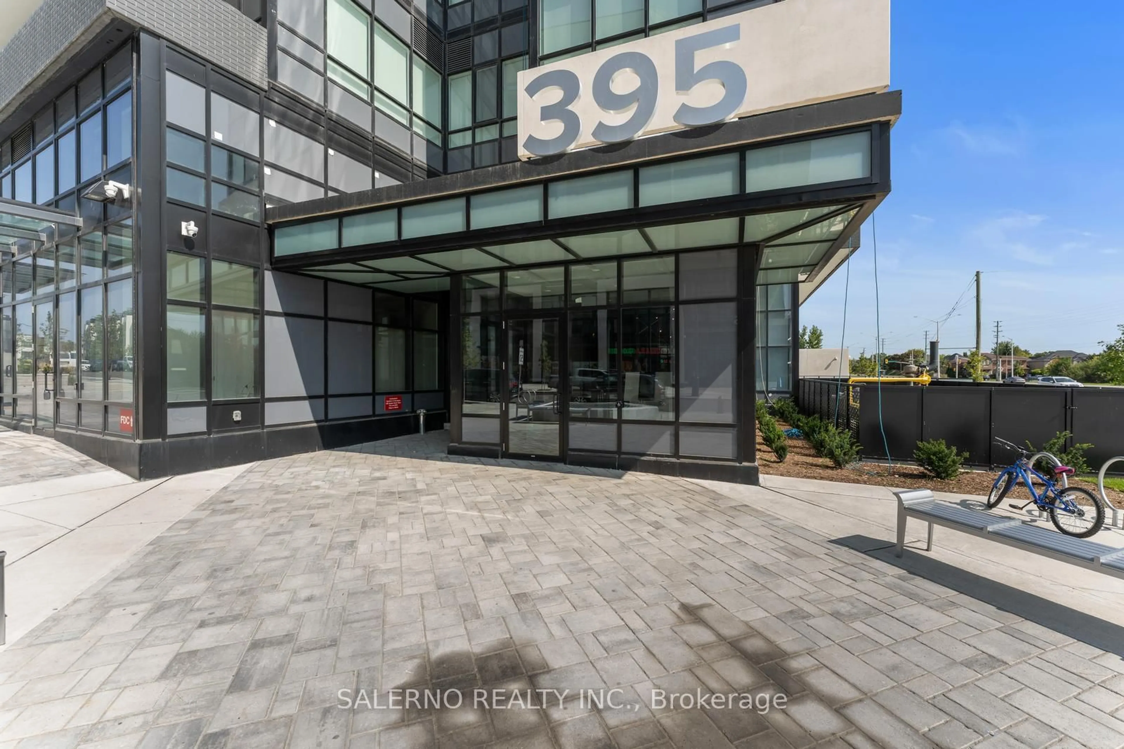 Indoor foyer for 395 Dundas St #612, Oakville Ontario L6M 5R8