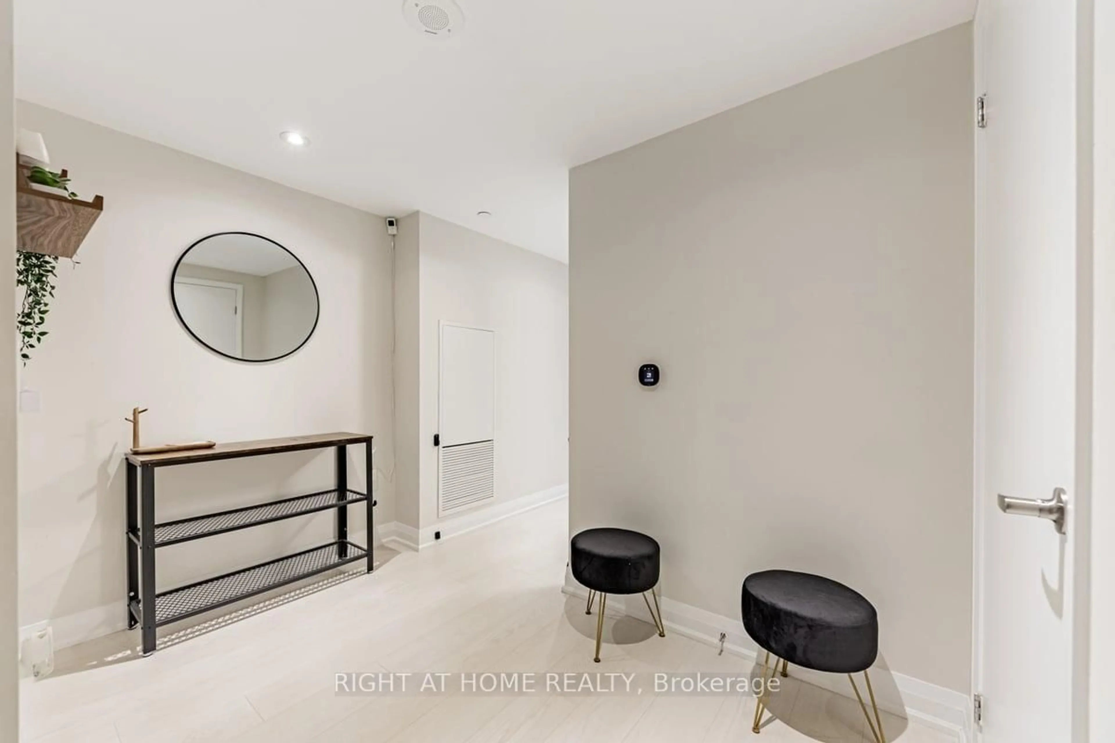 Indoor foyer for 26 gibbs Rd #339, Toronto Ontario M9B 0E3