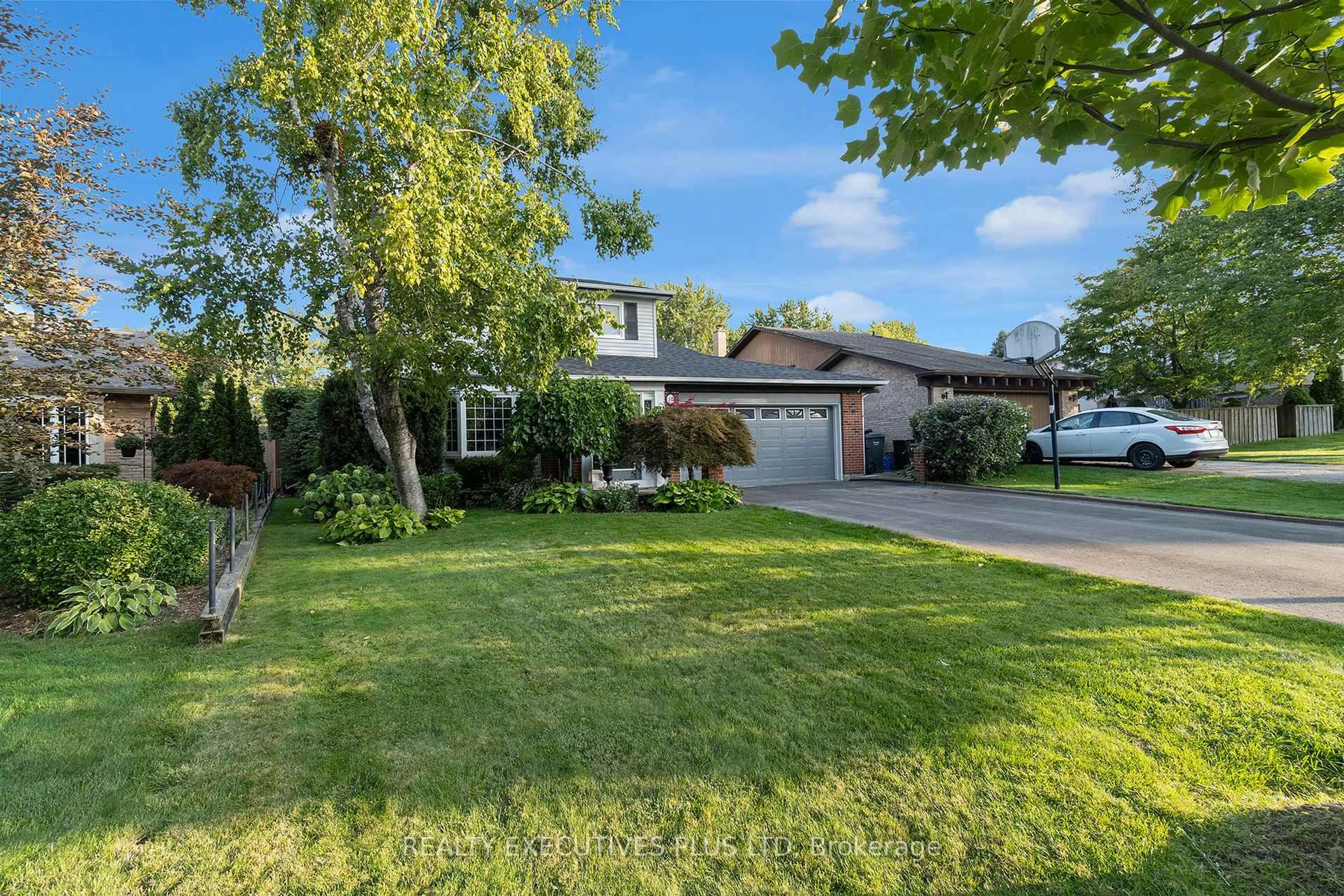 A pic from outside/outdoor area/front of a property/back of a property/a pic from drone, street for 16 Melita Pl, Brampton Ontario L6S 2Z3