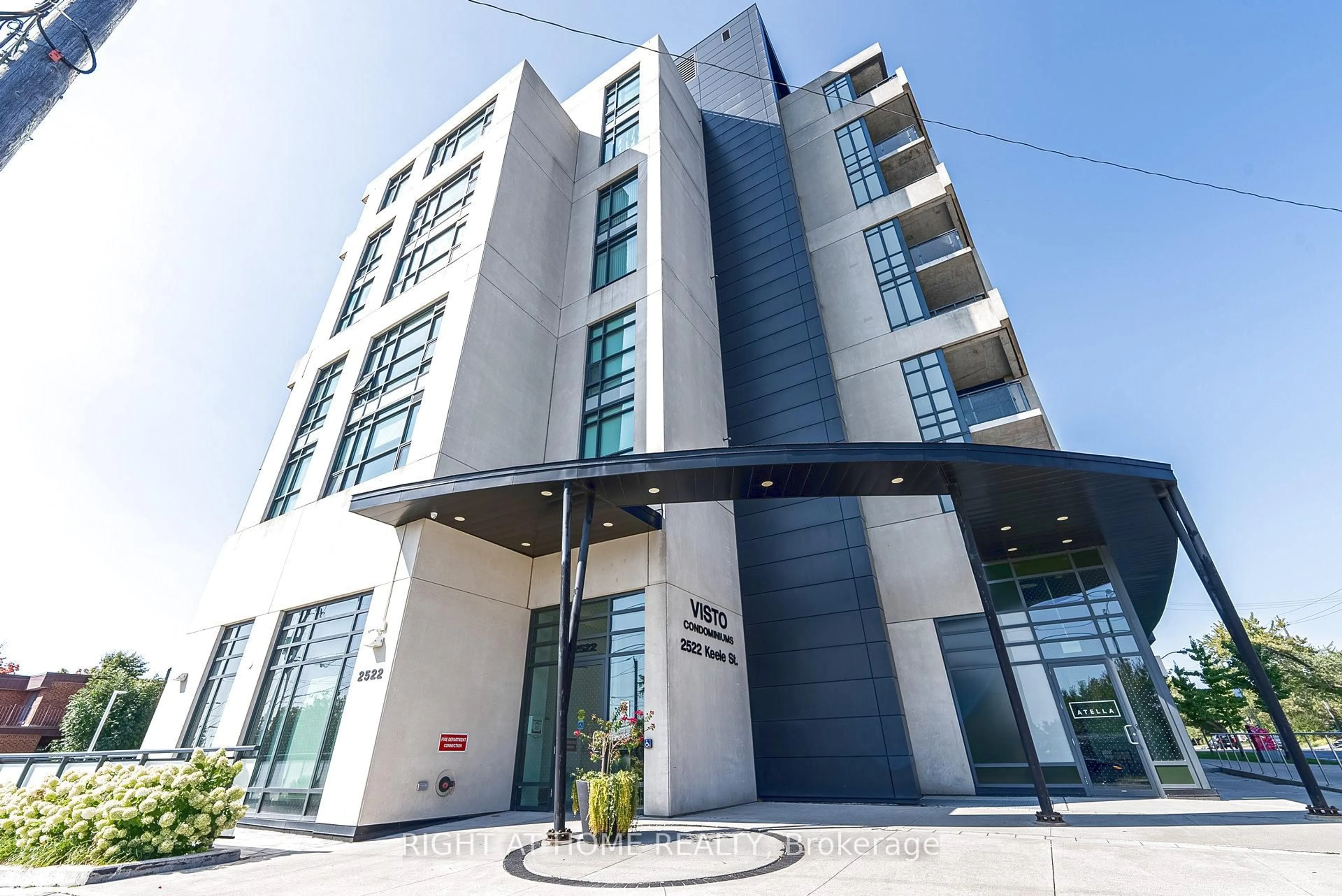 Indoor foyer for 2522 Keele St #314, Toronto Ontario M6L 0A2