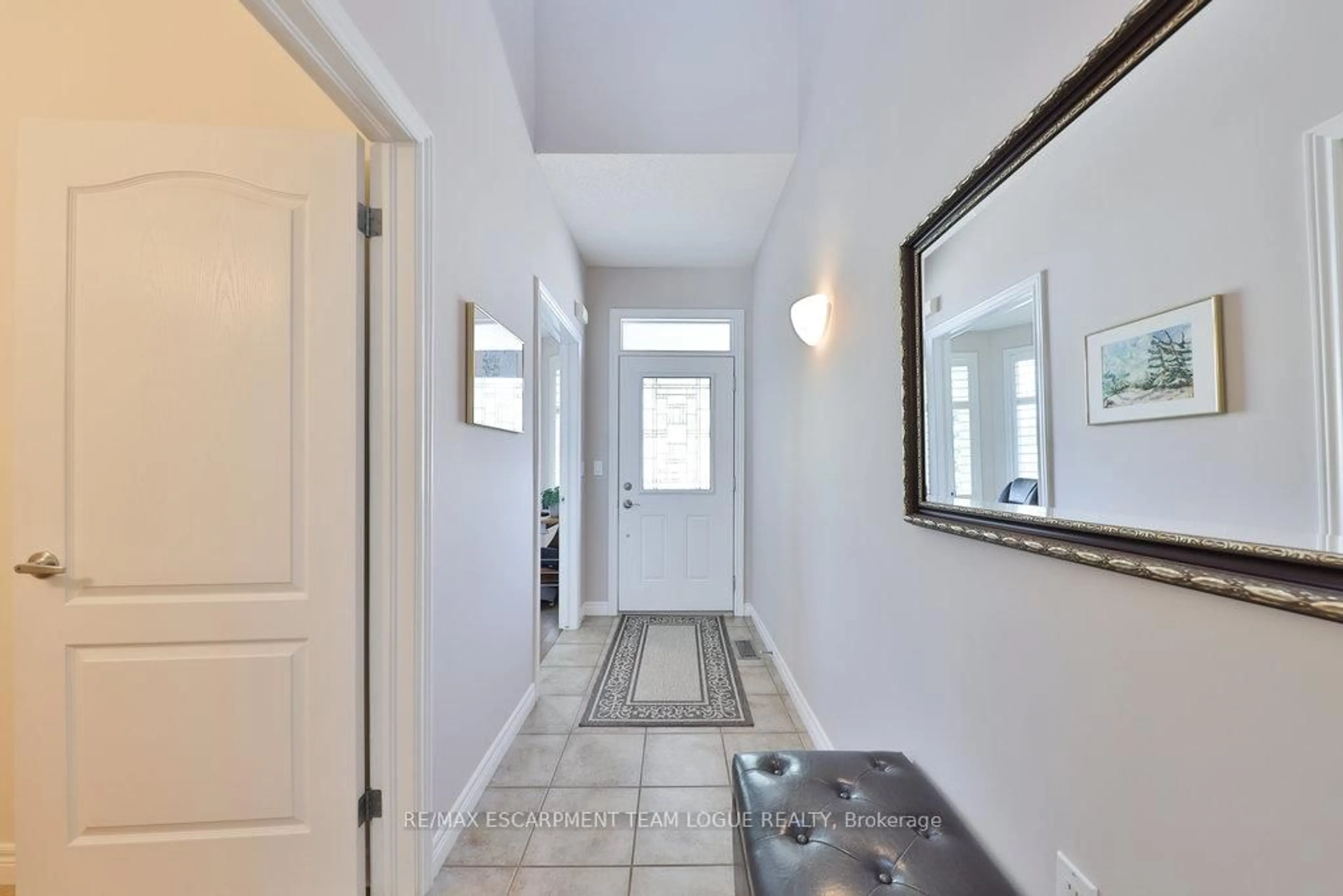 Indoor entryway for 2165 Itabashi Way #81, Burlington Ontario L7M 0A2