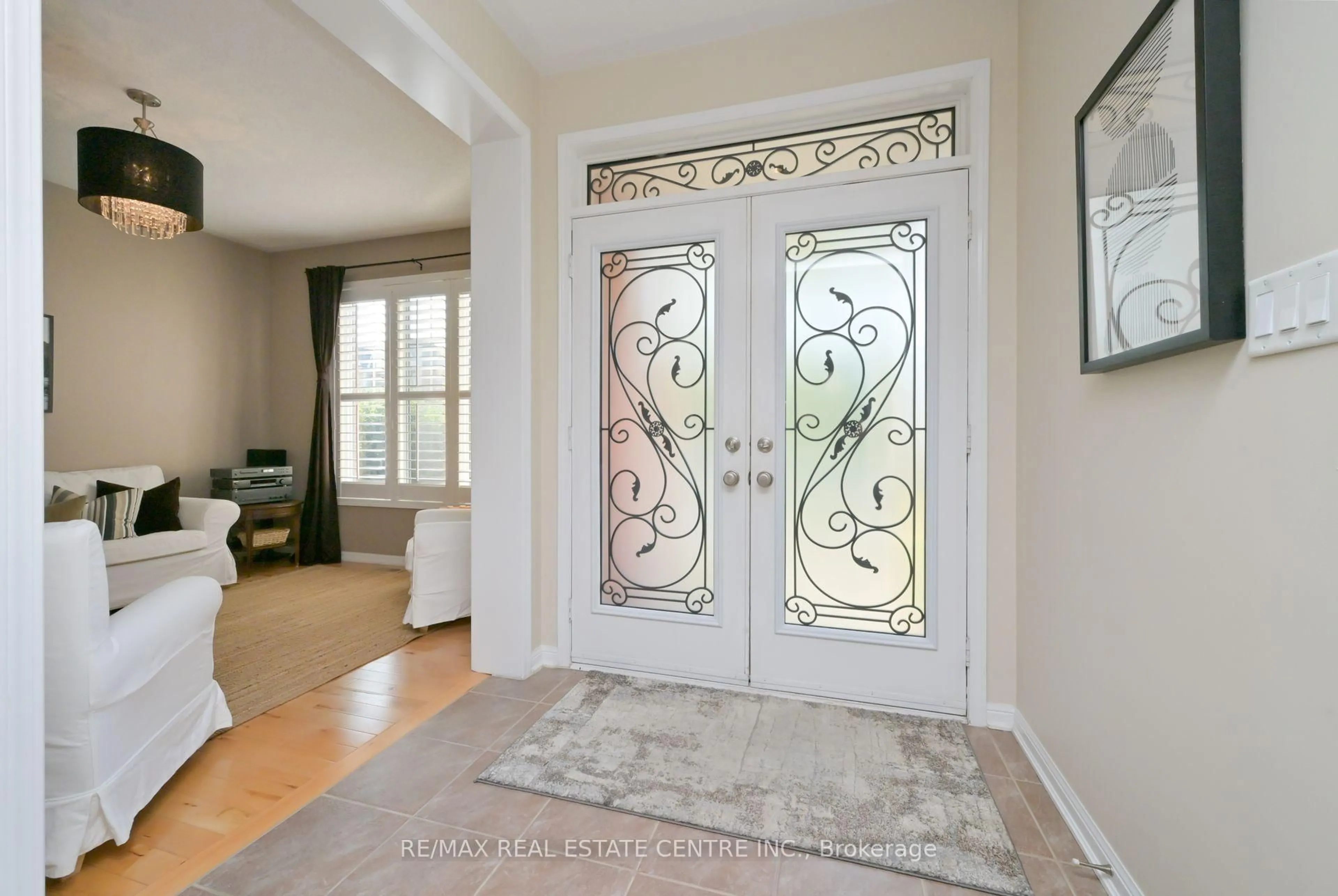 Indoor entryway for 389 Potts Terr, Milton Ontario L9T 0X5