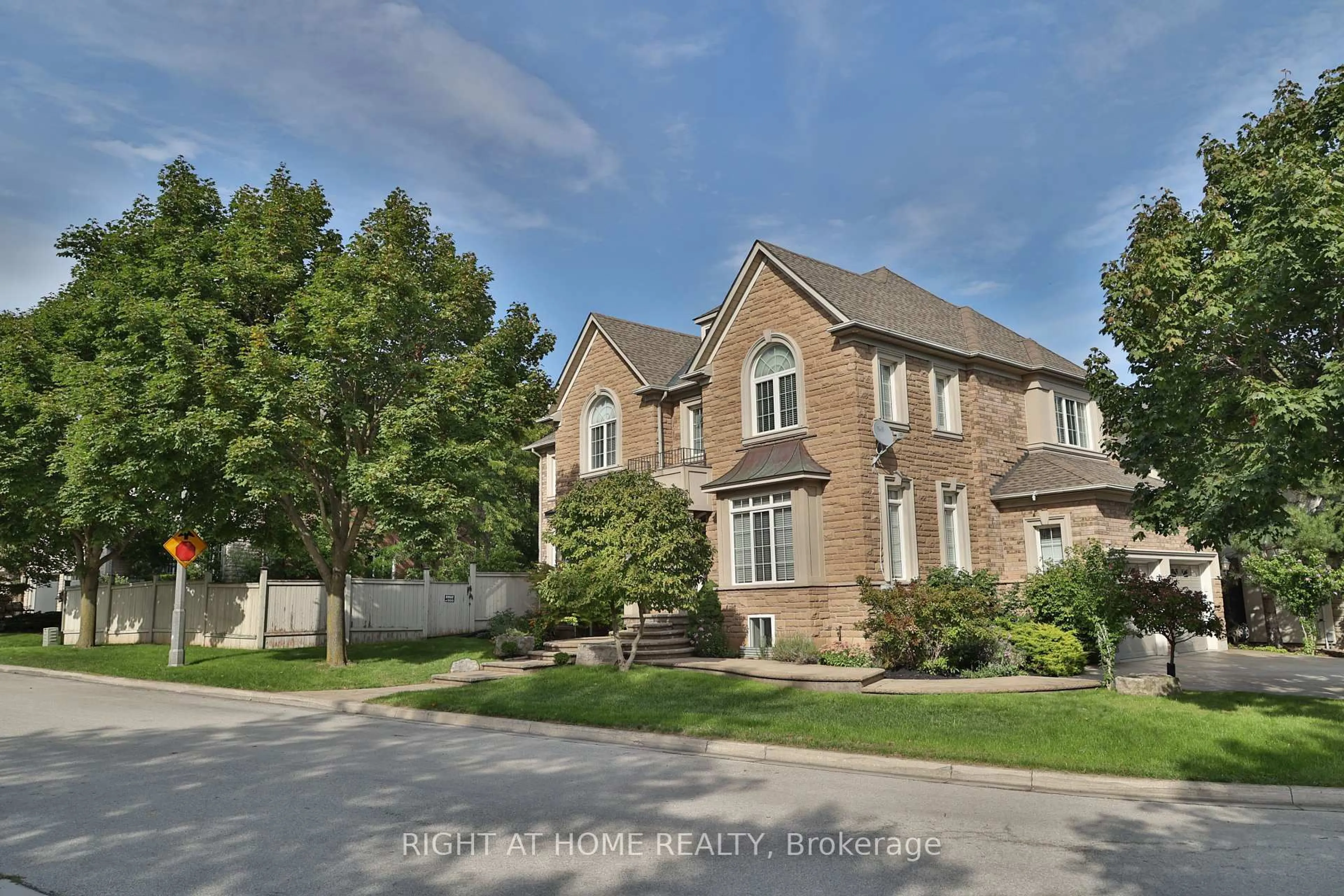 Home with brick exterior material, street for 2435 VALLEY FOREST Way, Oakville Ontario L6H 6W9