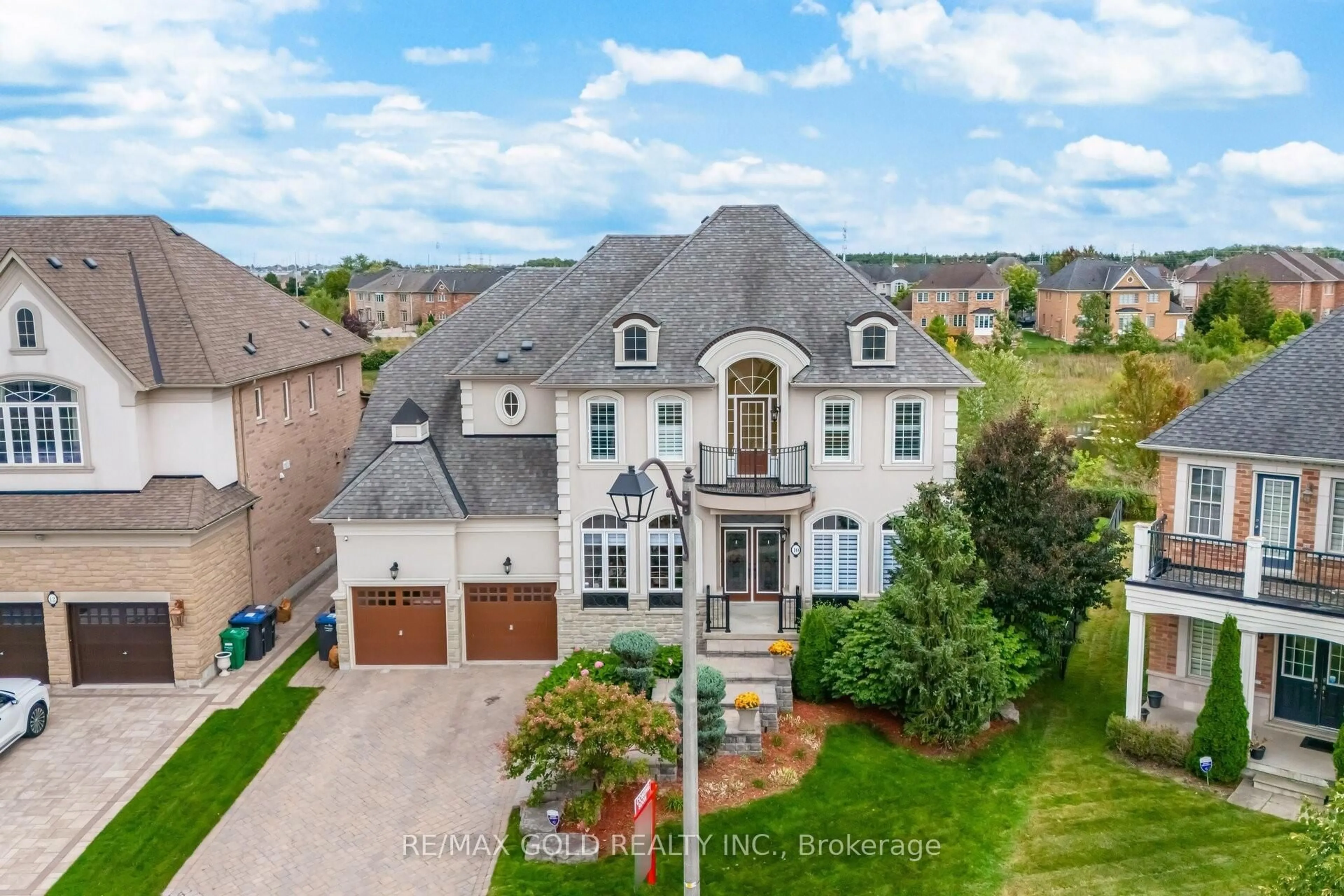 A pic from outside/outdoor area/front of a property/back of a property/a pic from drone, street for 10 Vissini Way, Brampton Ontario L6P 2W2