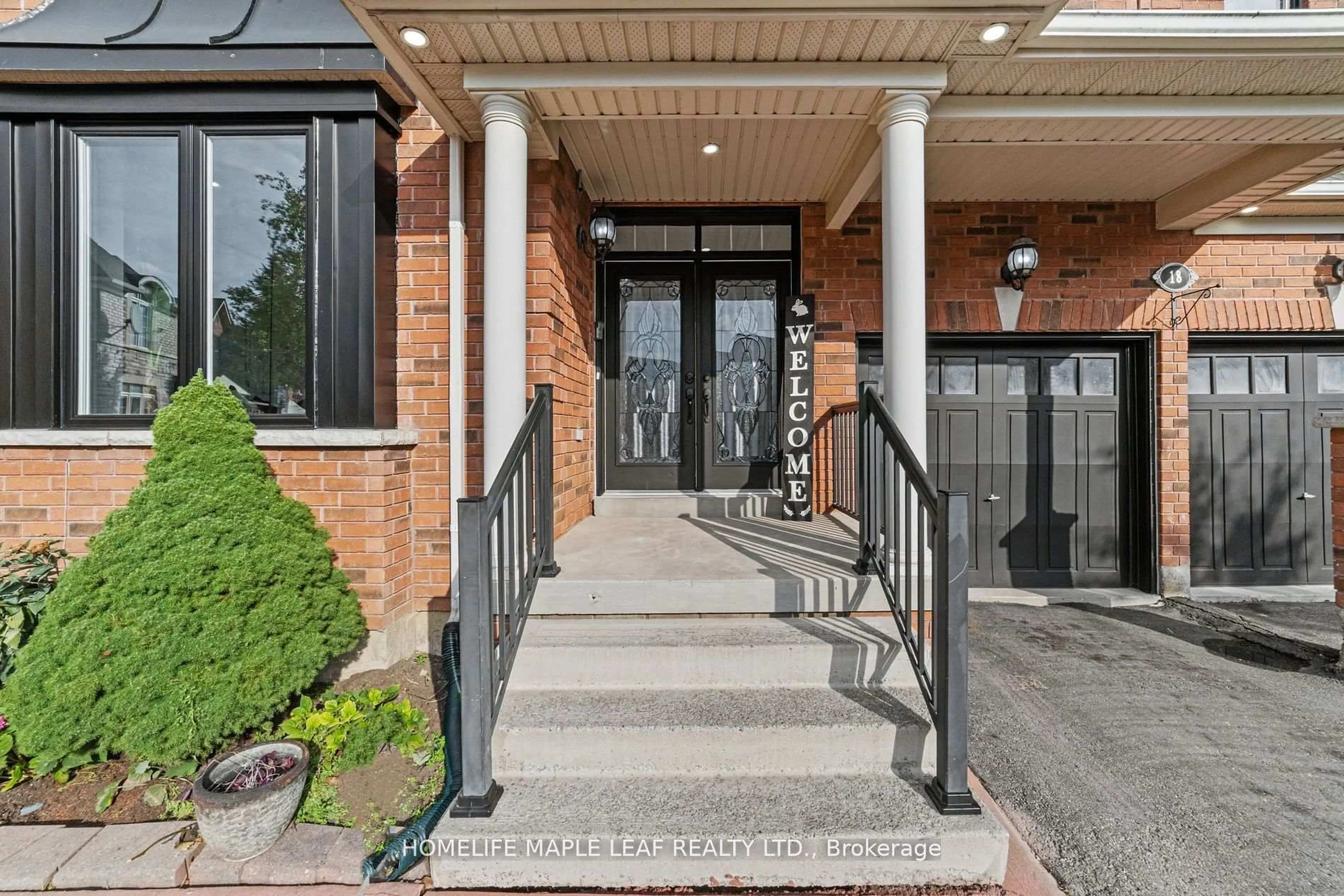 Unknown for 18 Regis Circ, Brampton Ontario L6P 1Y8