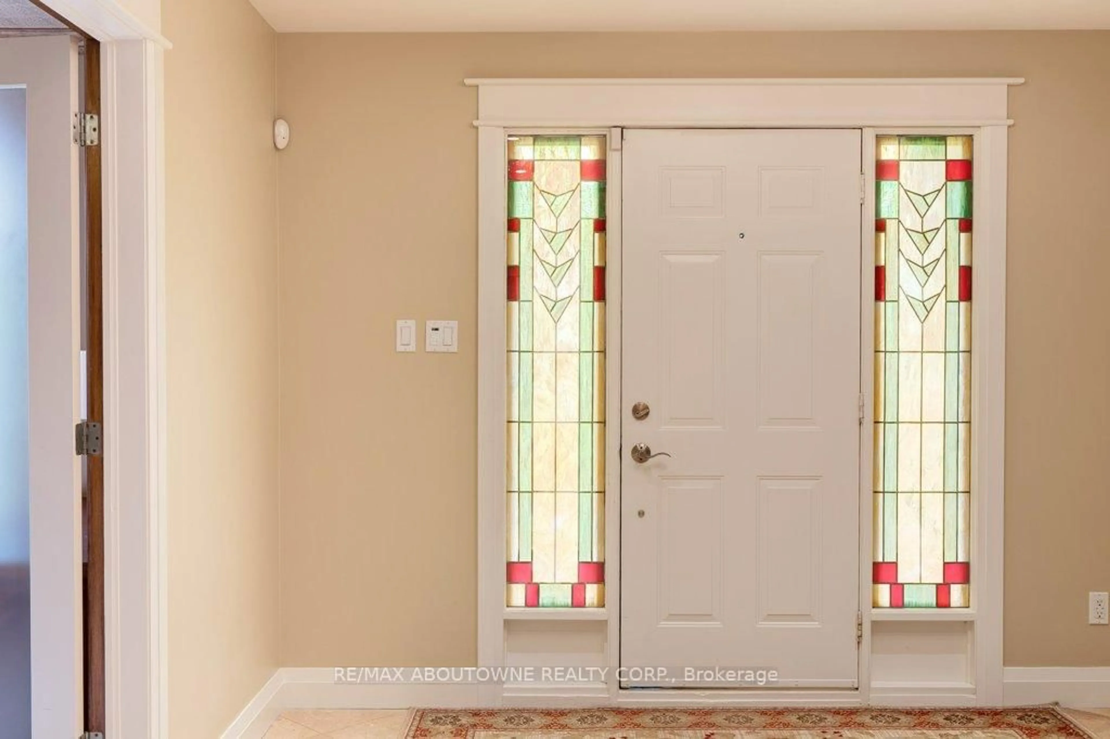 Indoor entryway for 6365 Breckenridge Pl, Burlington Ontario L7P 0K8