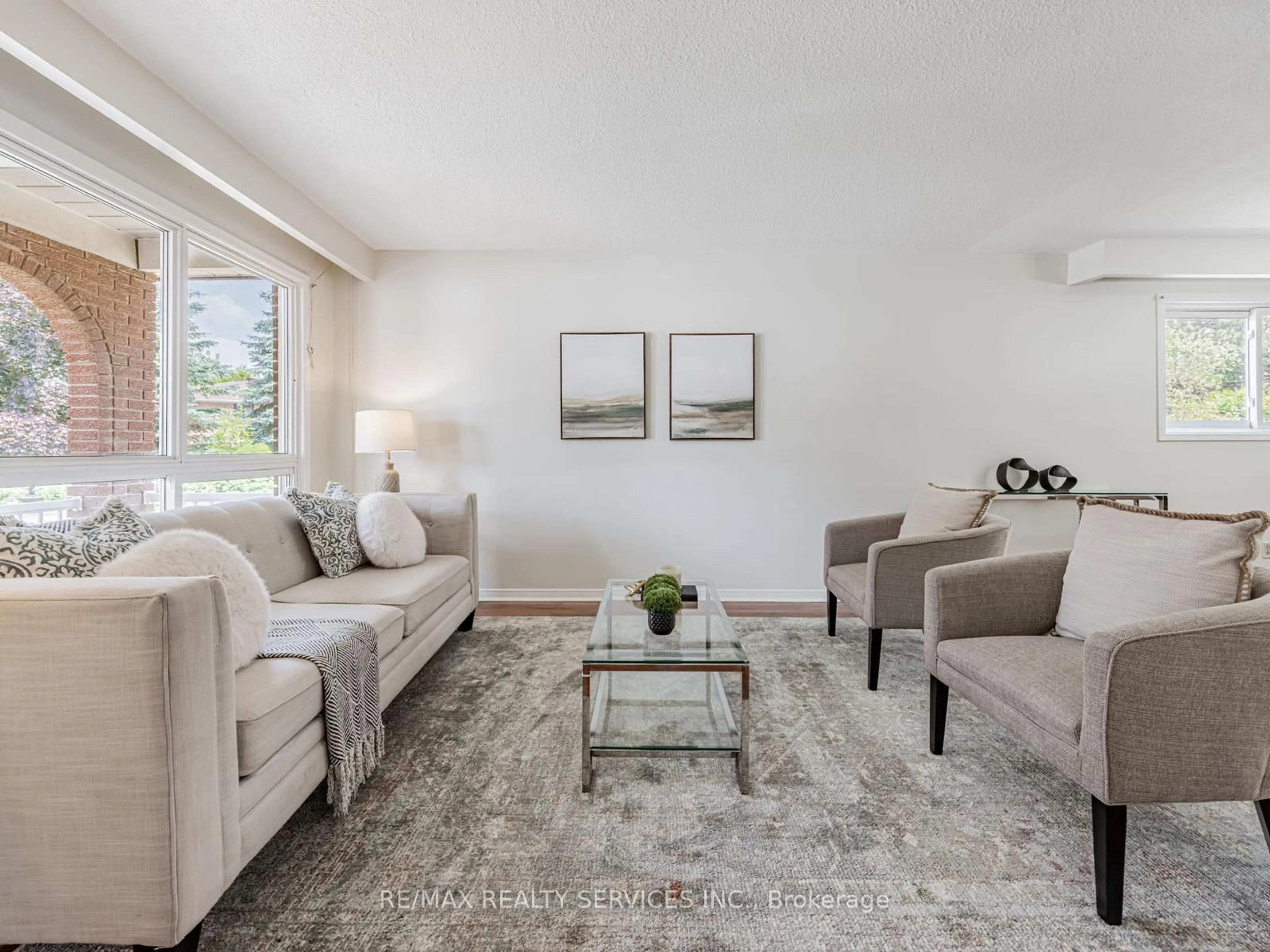 Living room with furniture, unknown for 9 Garview Crt, Toronto Ontario M9R 4B9