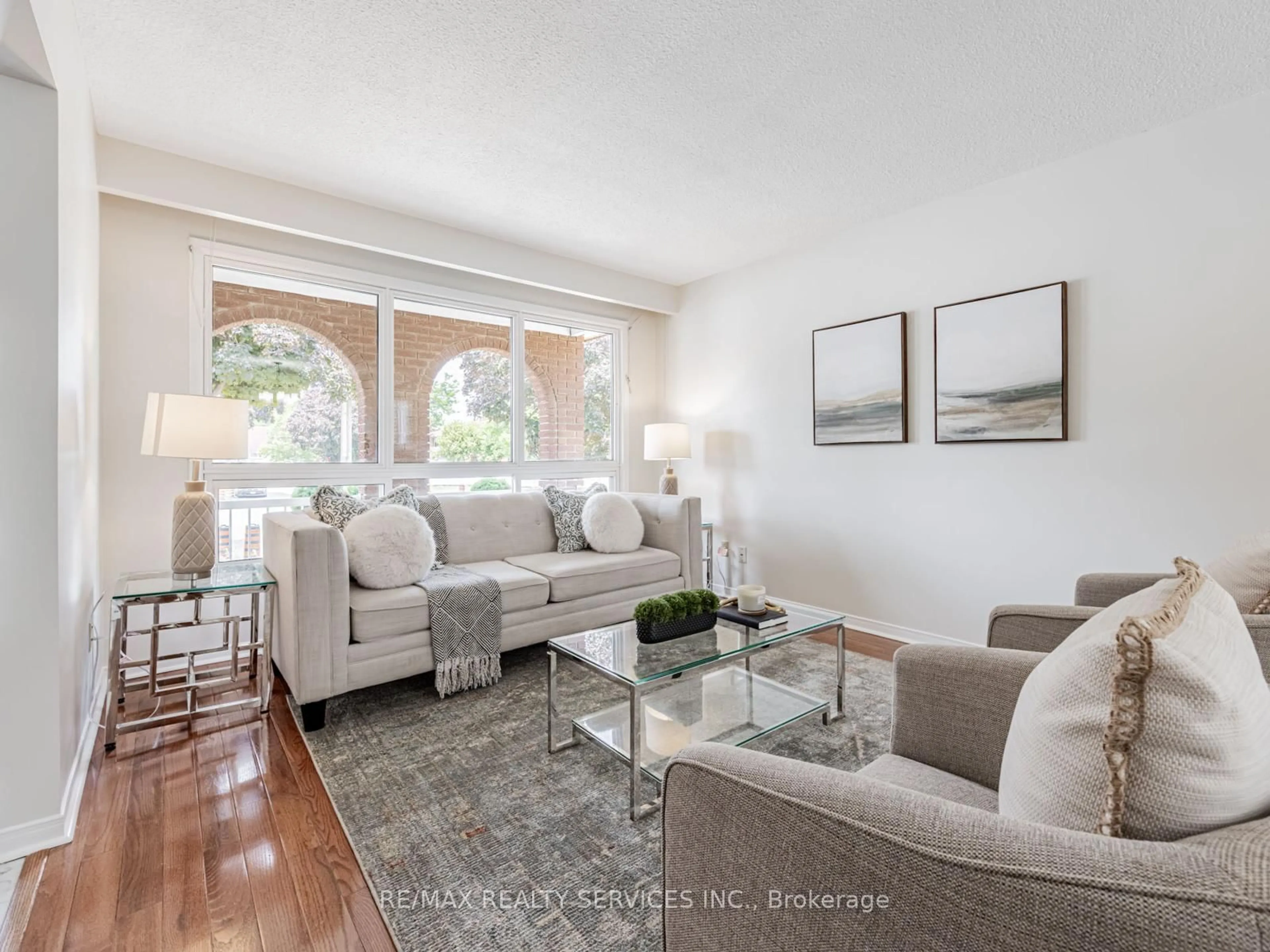 Living room with furniture, unknown for 9 Garview Crt, Toronto Ontario M9R 4B9
