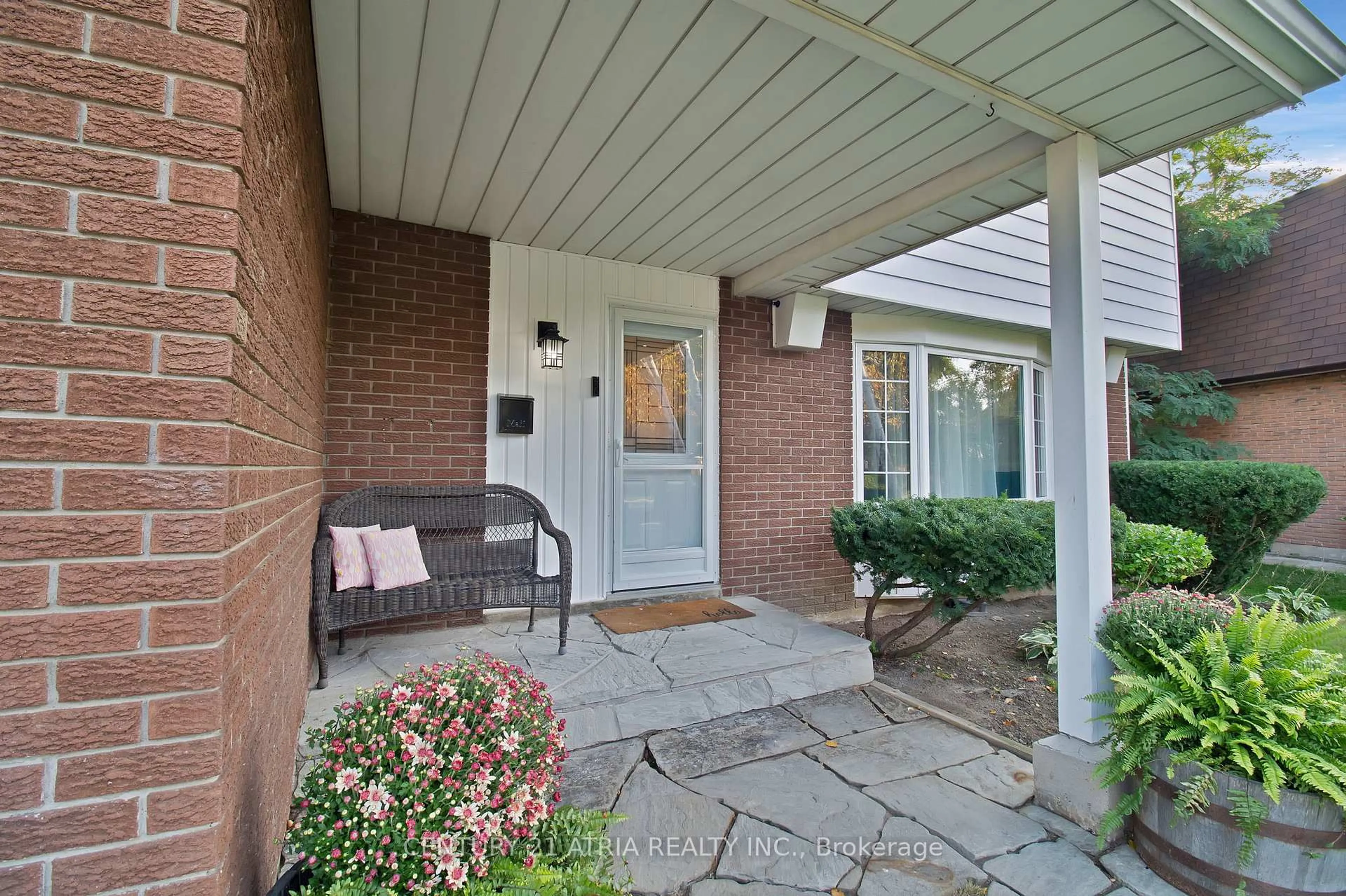 Indoor entryway for 3222 Hornbeam Cres, Mississauga Ontario L5L 1B4