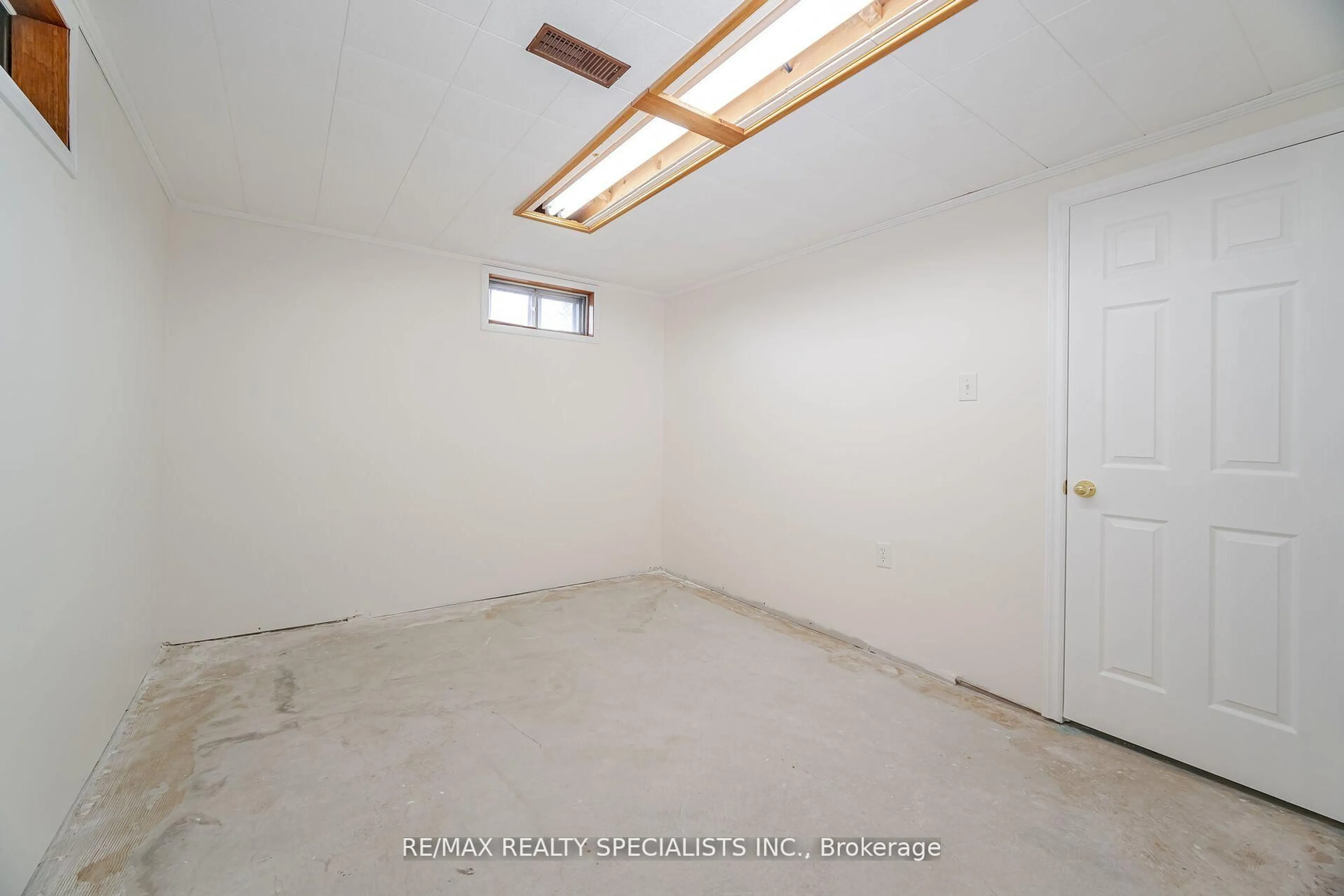 A pic of a room for 4103 Woodington Dr, Mississauga Ontario L4Z 1K2