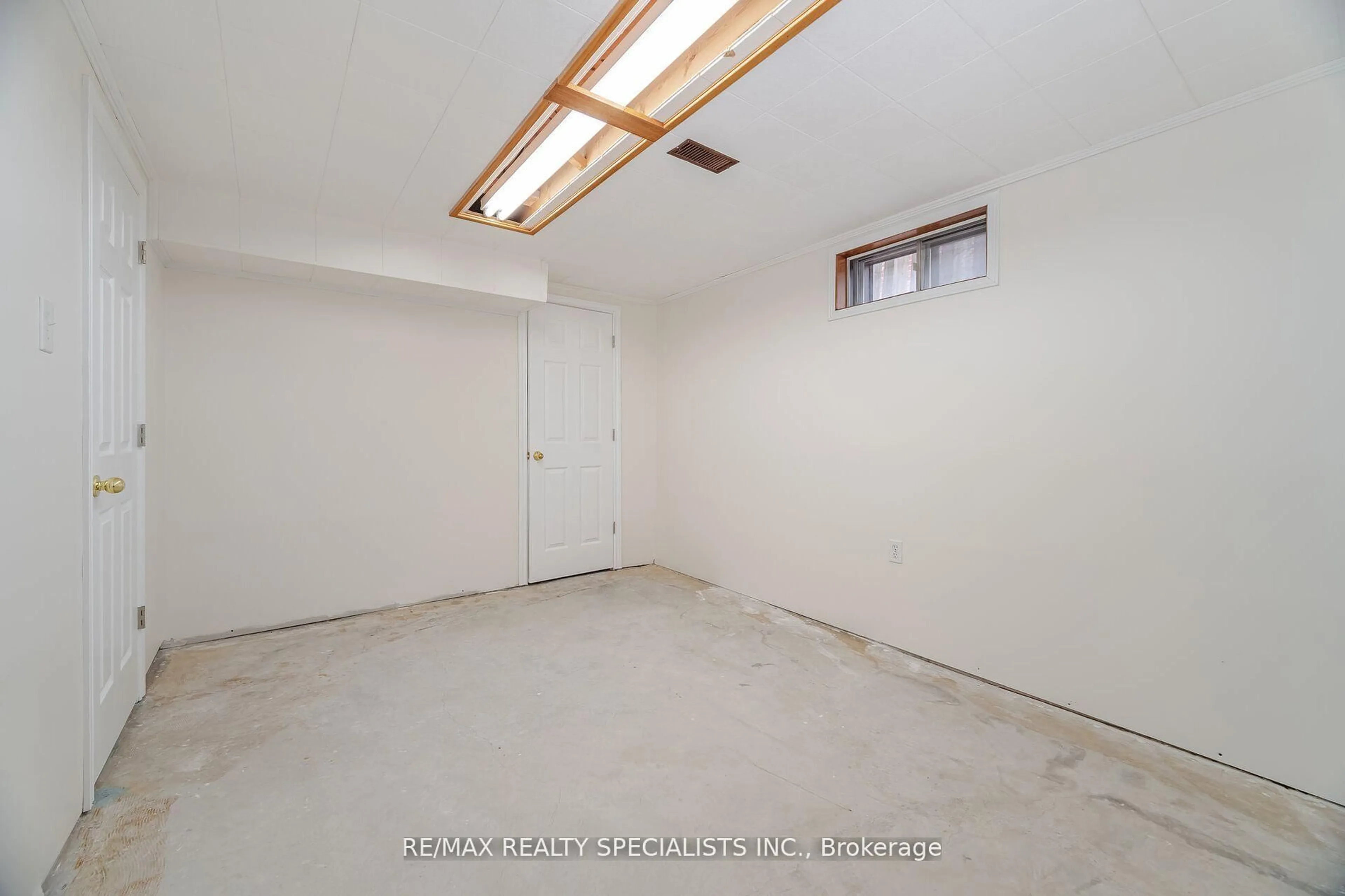 A pic of a room for 4103 Woodington Dr, Mississauga Ontario L4Z 1K2