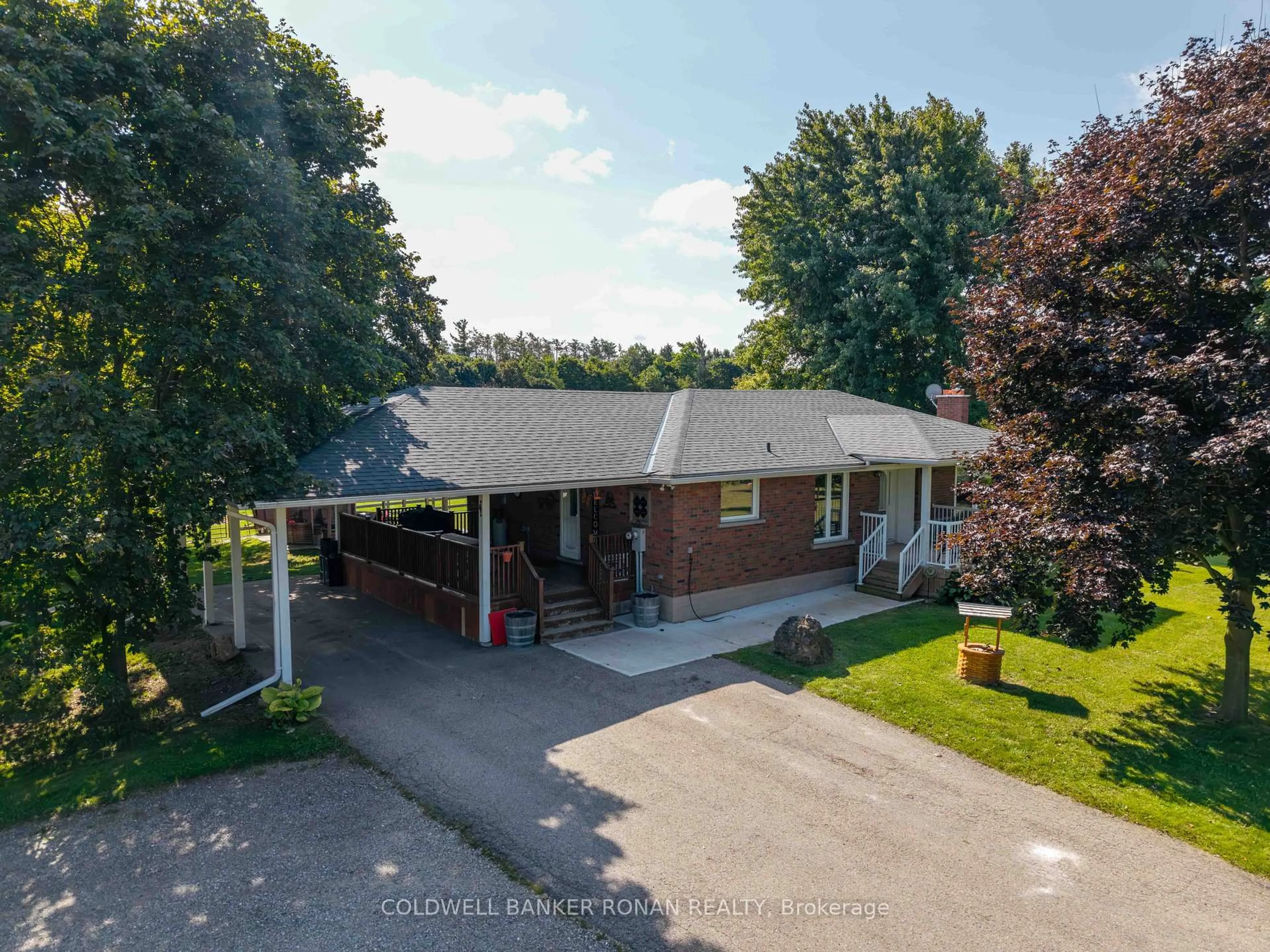 A pic from outside/outdoor area/front of a property/back of a property/a pic from drone, street for 9480 32 Sdrd, Halton Hills Ontario L7J 2L8