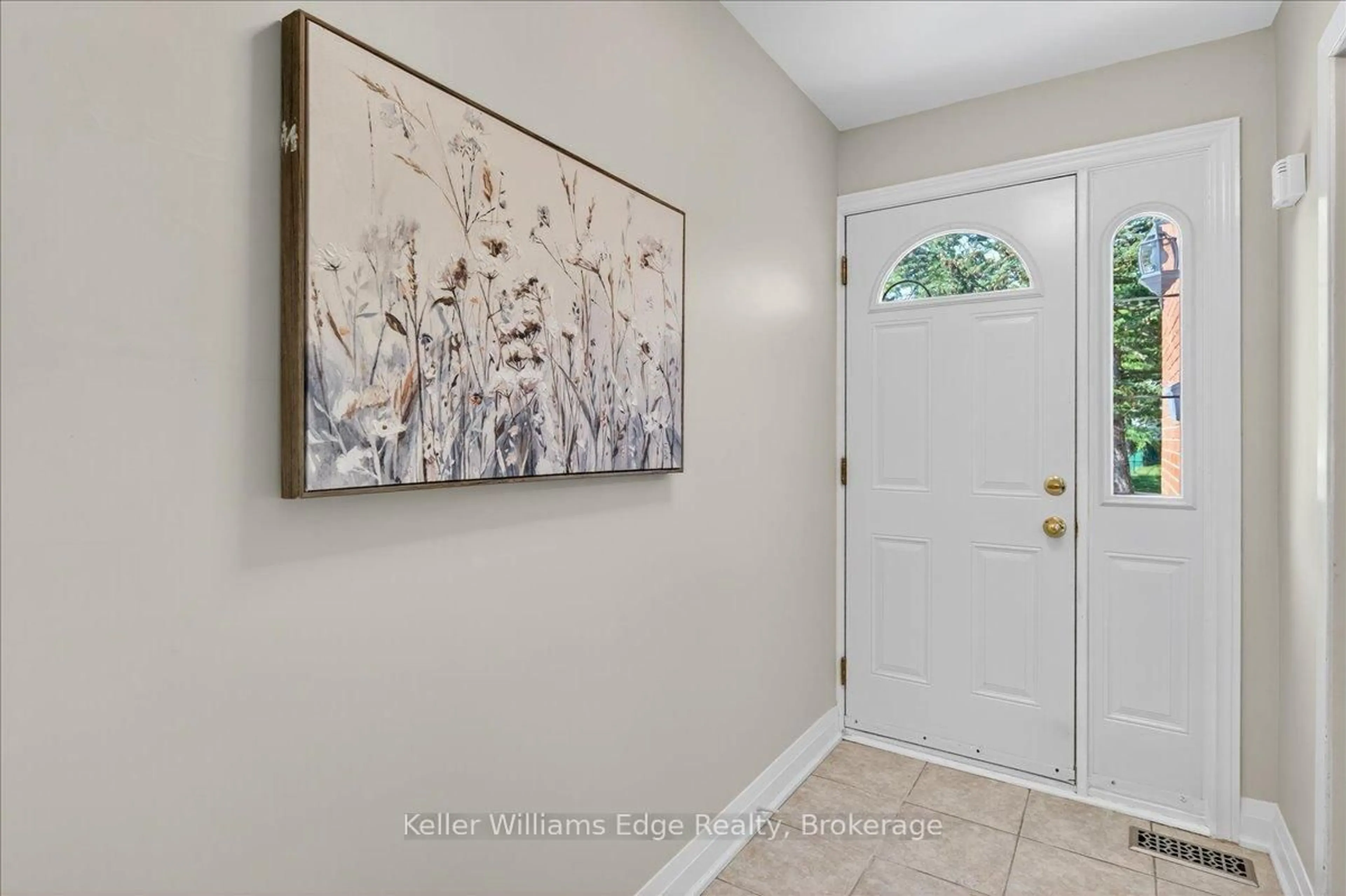Indoor entryway for 2284 Brookhurst Rd, Mississauga Ontario L5J 1P9