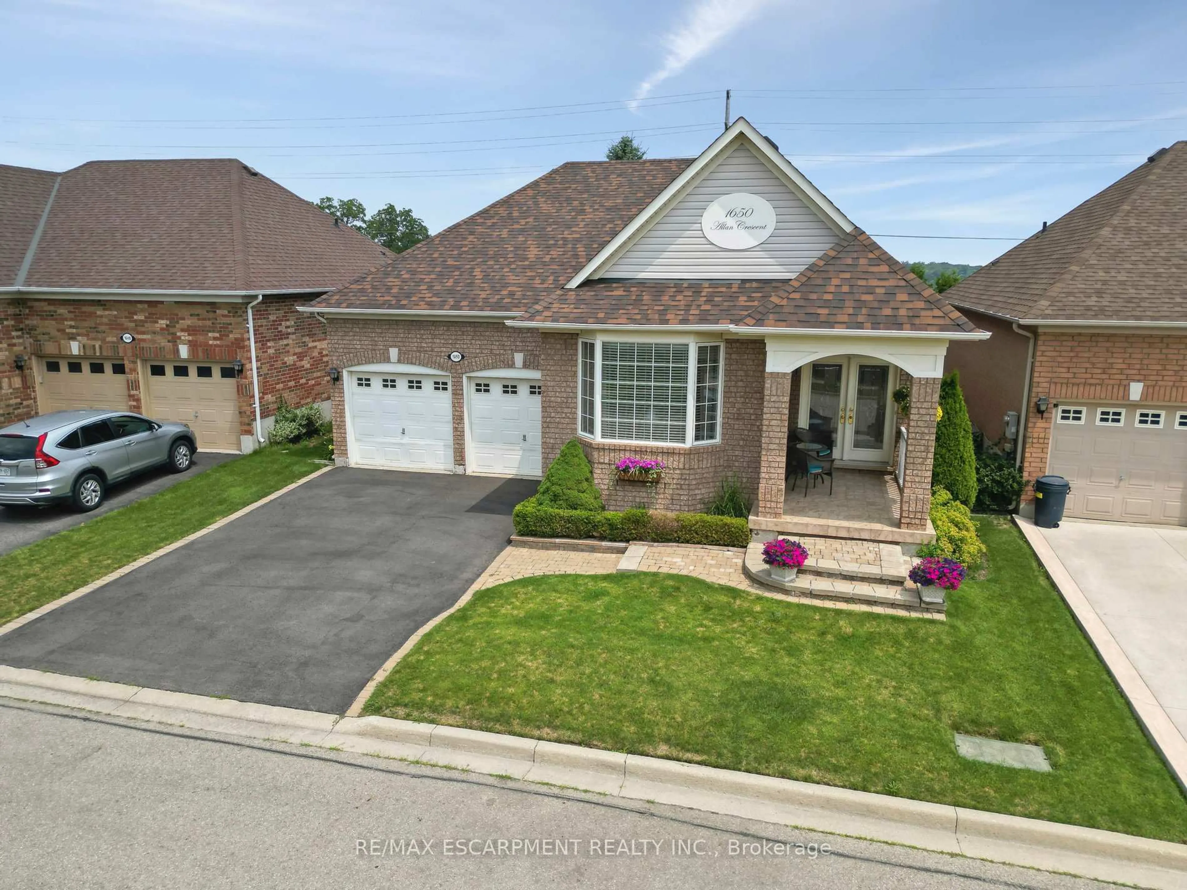 Home with brick exterior material, street for 1650 Allan Cres, Milton Ontario L9T 5Z7