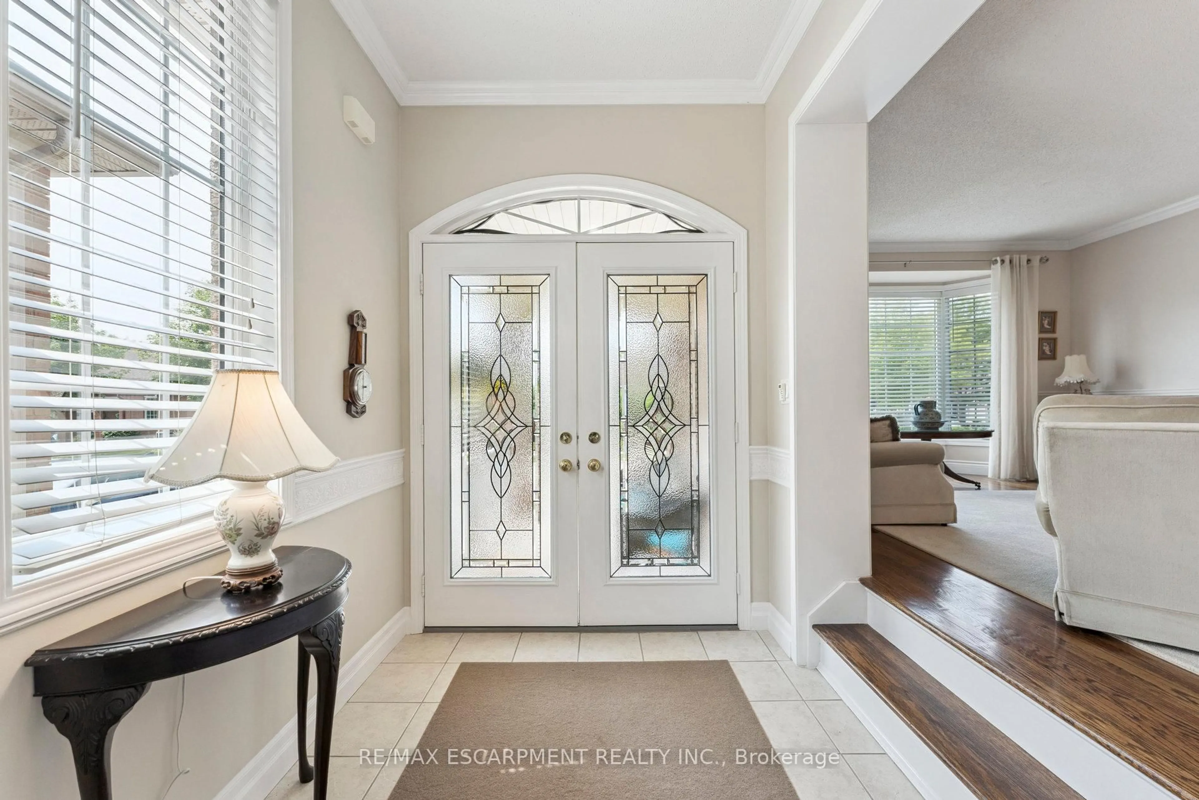 Indoor entryway for 1650 Allan Cres, Milton Ontario L9T 5Z7