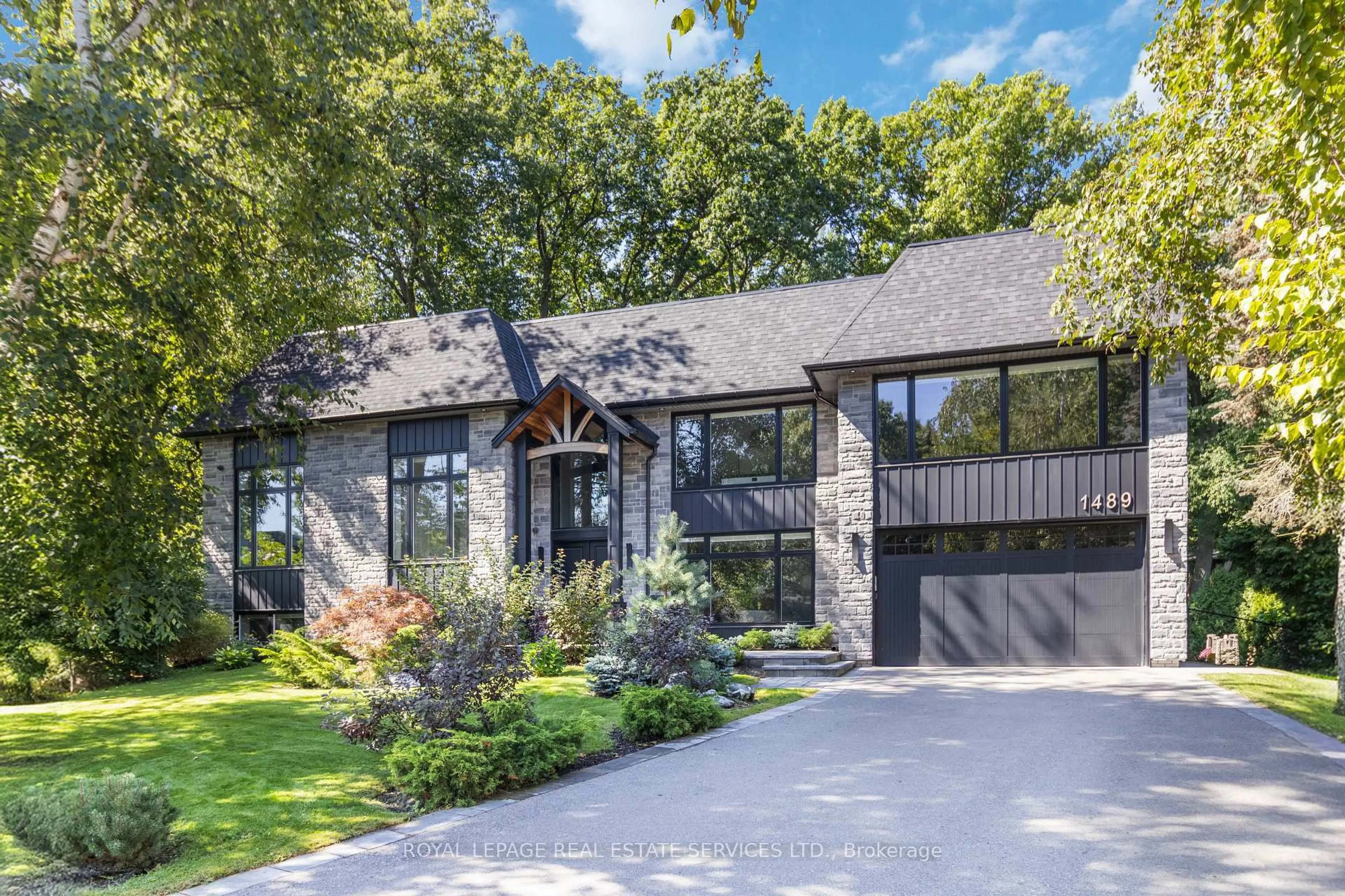 Home with brick exterior material, street for 1489 Rogerswood Crt, Mississauga Ontario L5J 1R7
