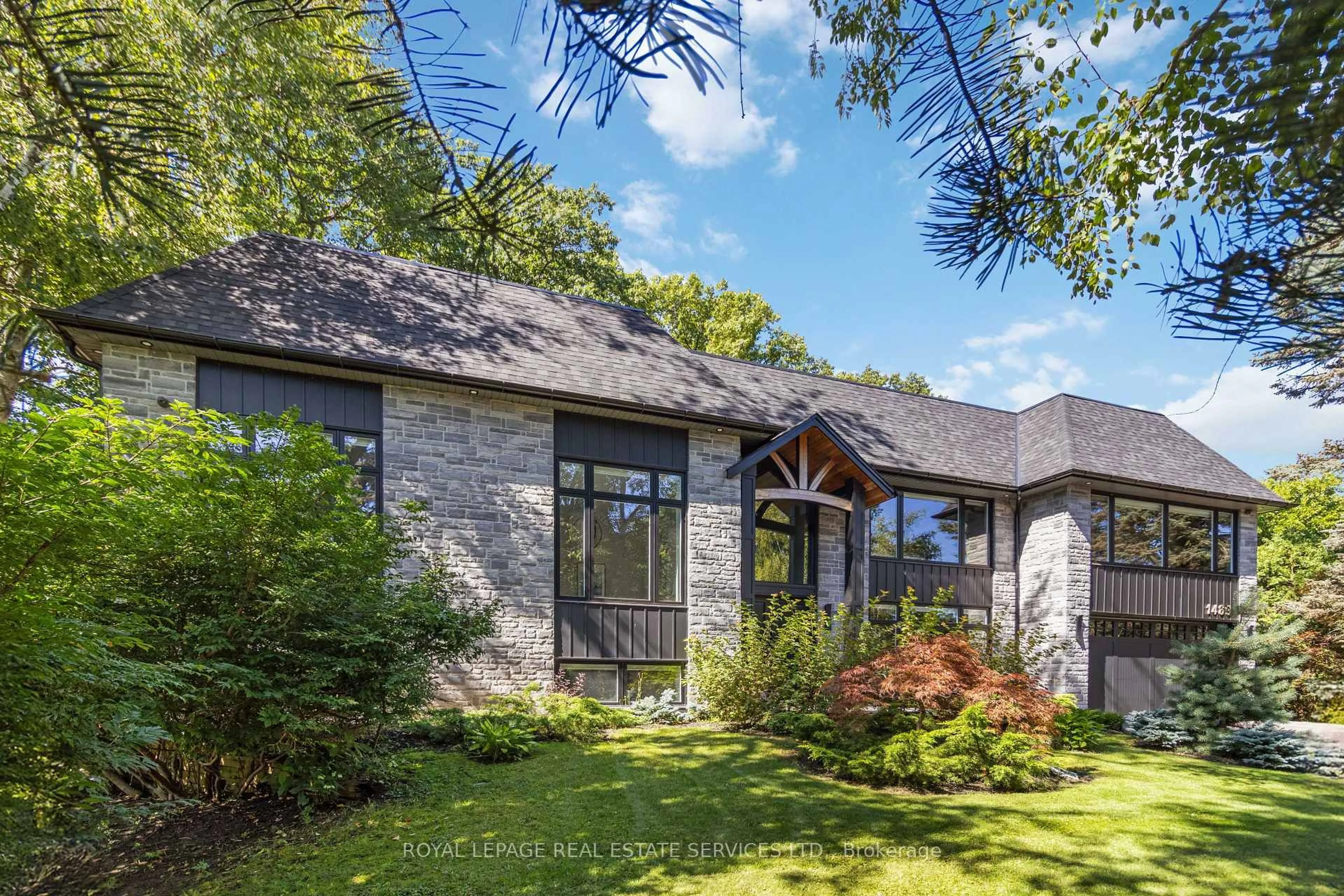 Home with brick exterior material, unknown for 1489 Rogerswood Crt, Mississauga Ontario L5J 1R7