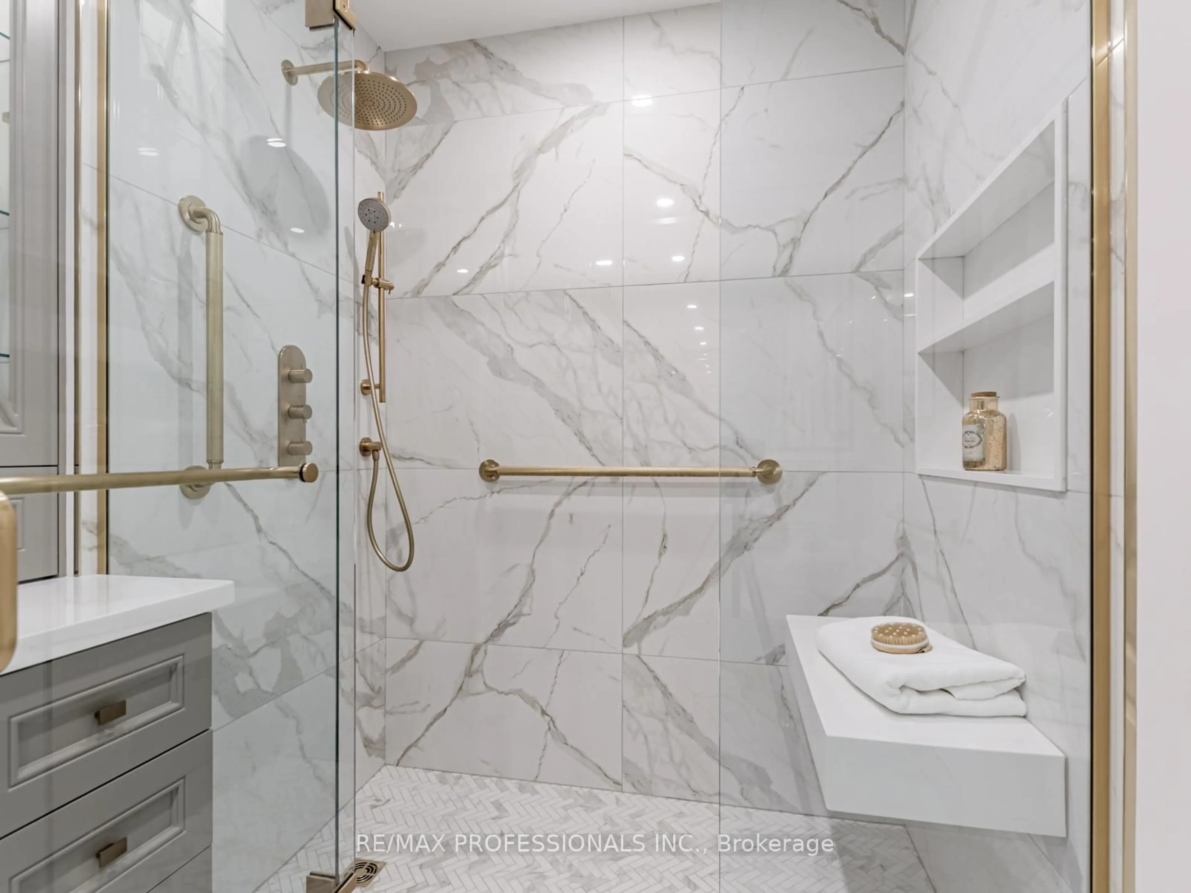 Contemporary bathroom, ceramic/tile floor for 2662 Bloor St #802, Toronto Ontario M8X 2Z7