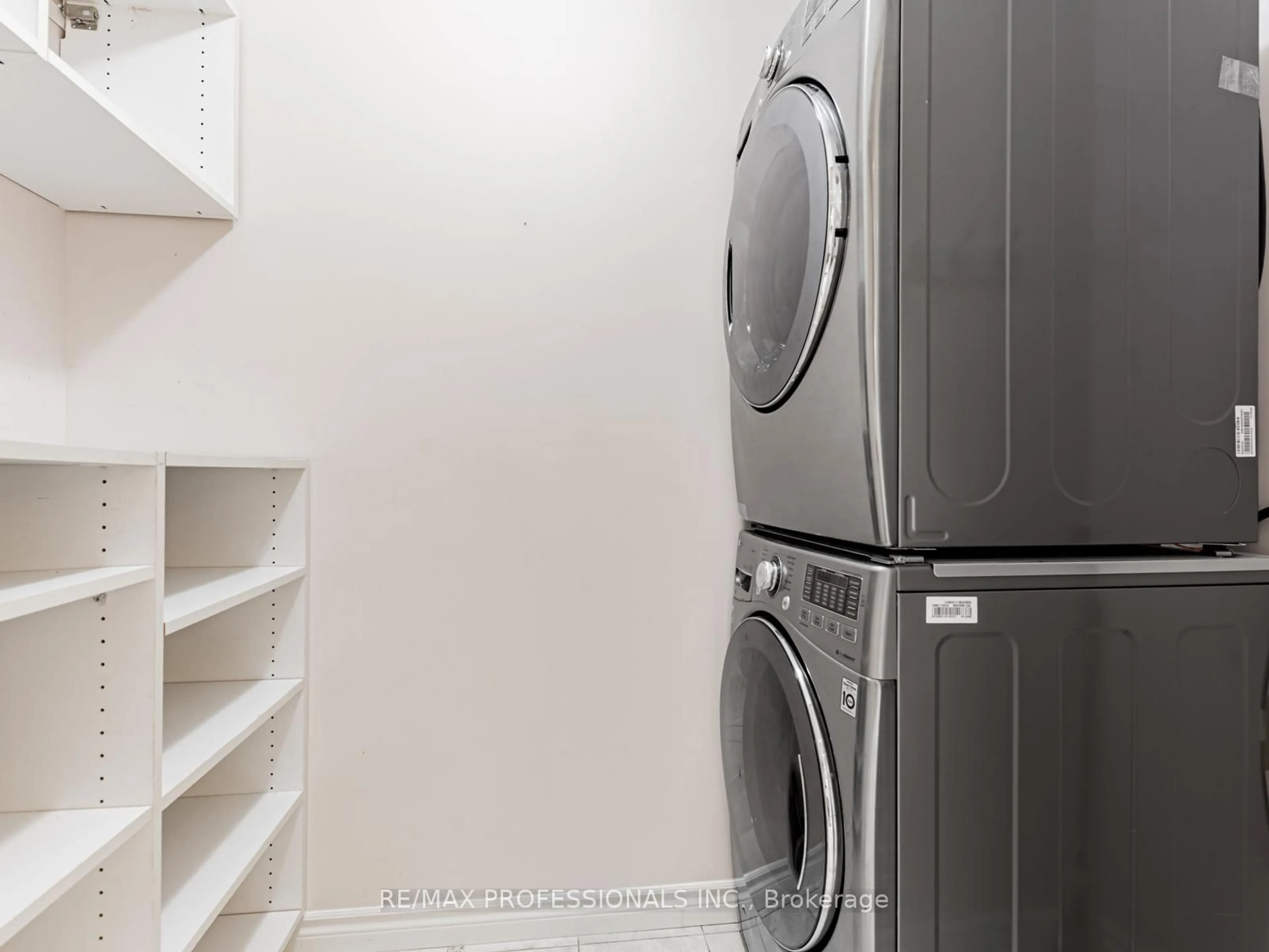 Laundry room for 2662 Bloor St #802, Toronto Ontario M8X 2Z7