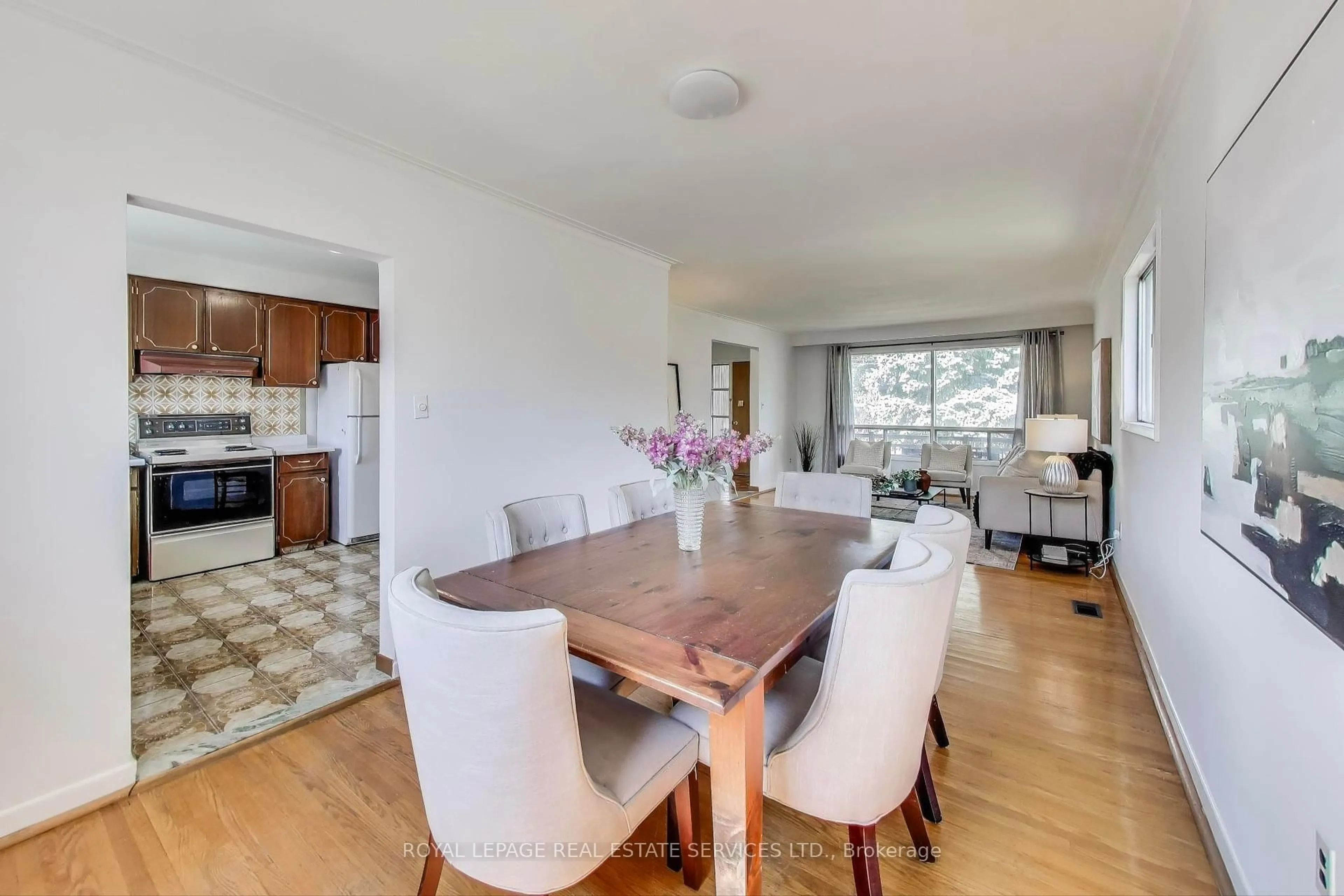 Dining room, wood/laminate floor for 251 Driftwood Ave, Toronto Ontario M3N 2N6