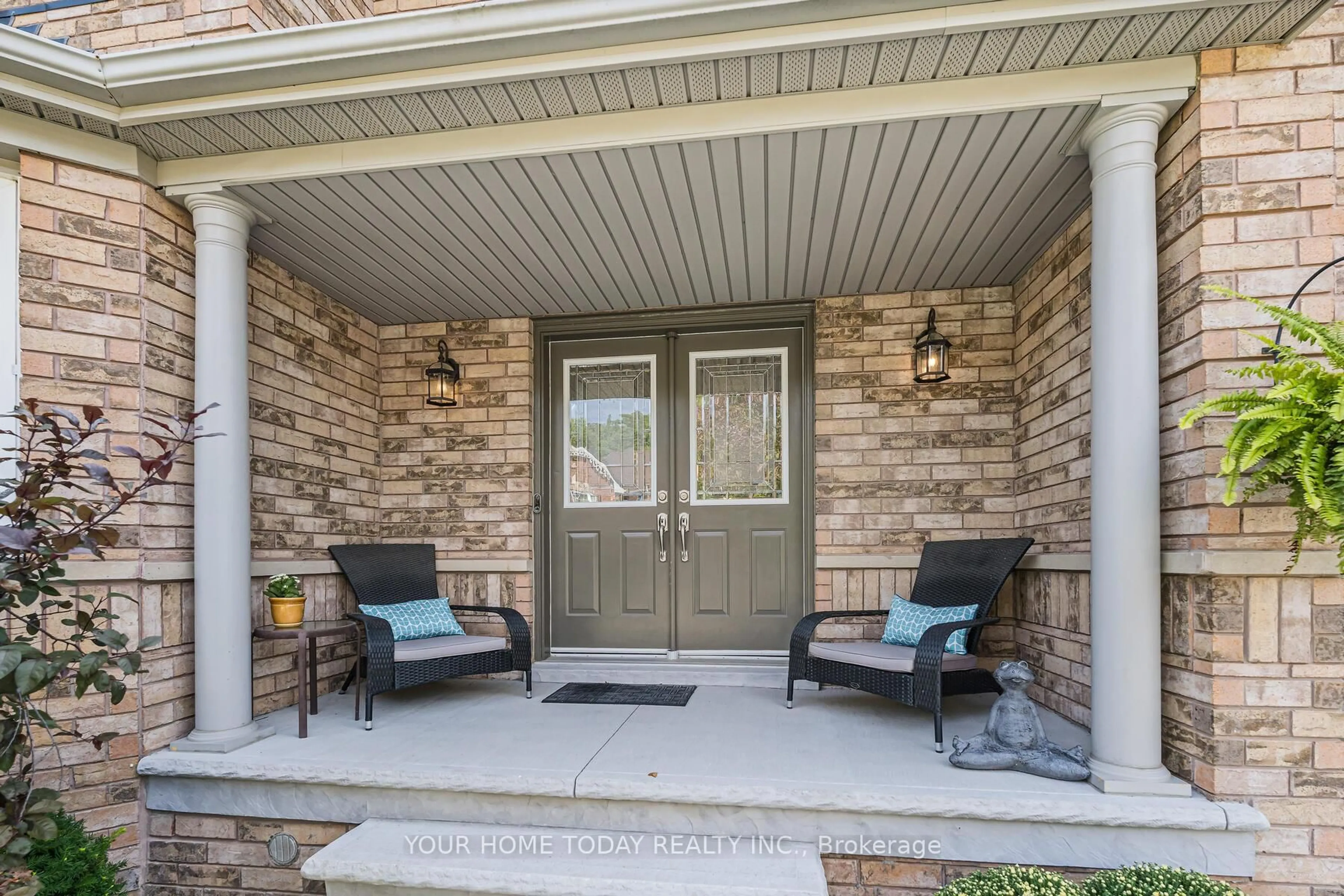 Indoor entryway for 50 Grist Mill Dr, Halton Hills Ontario L7G 6C1