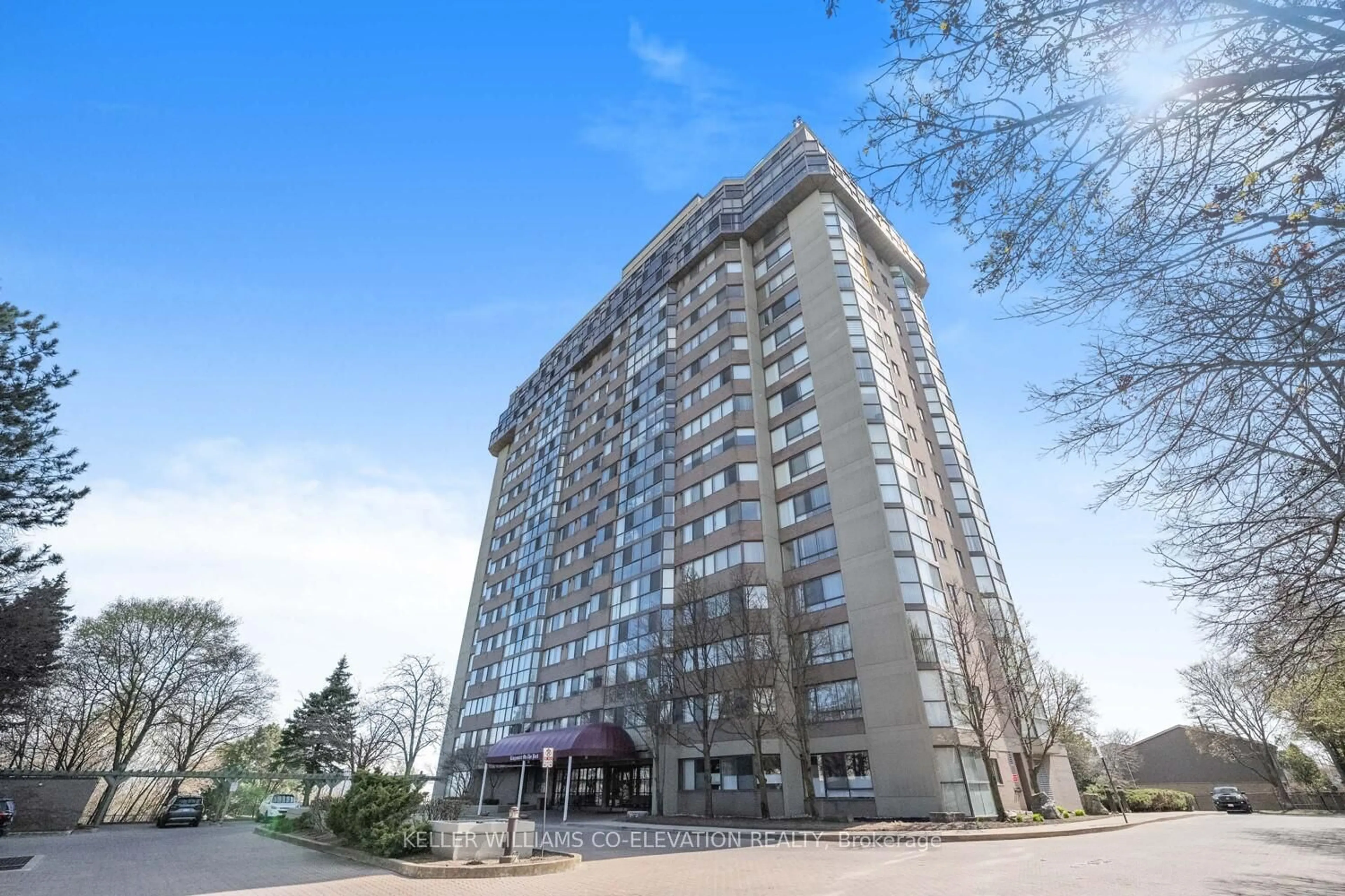 Unknown for 880 Dundas St #1604, Mississauga Ontario L5C 4H3
